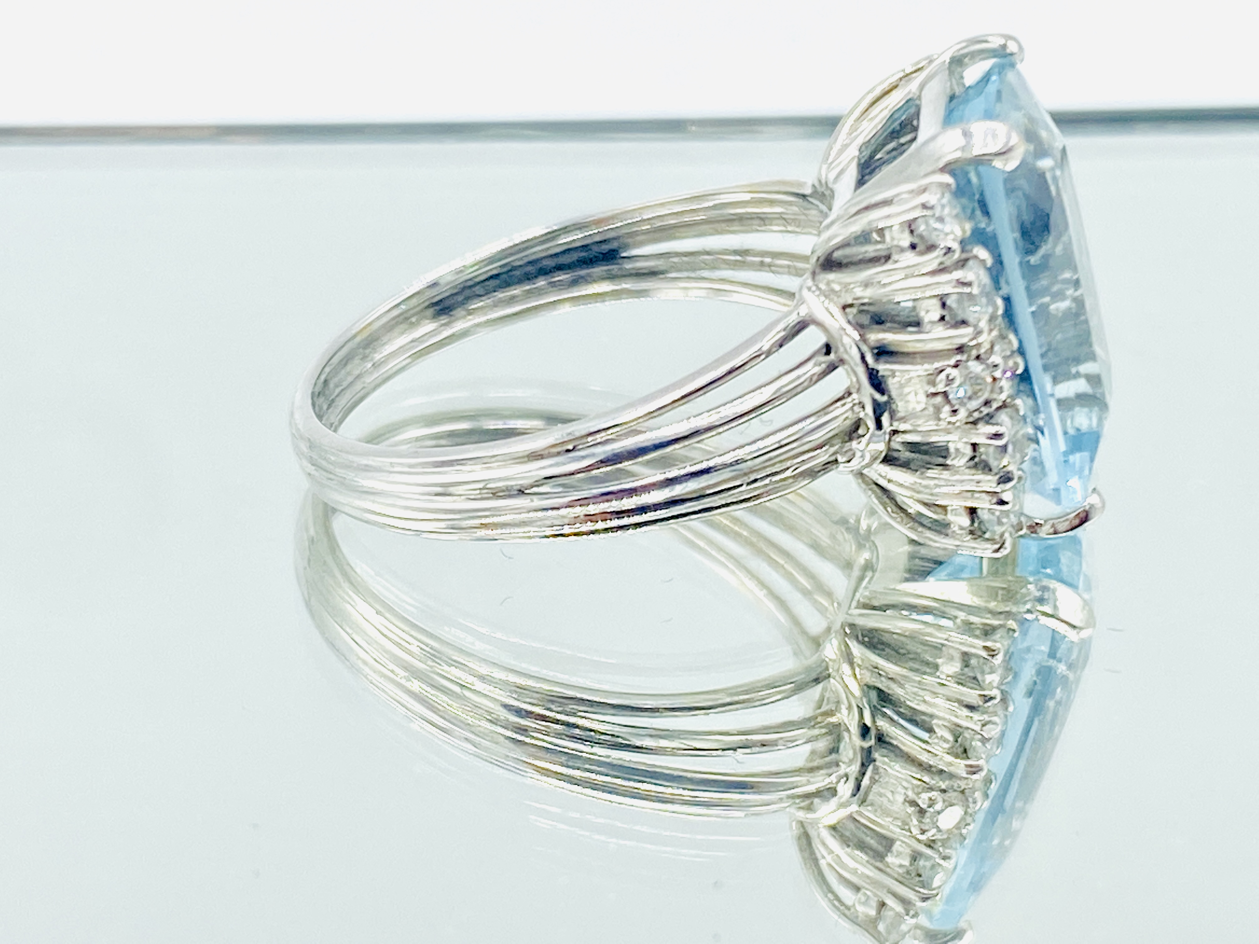 White gold, aquamarine and diamond ring - Image 4 of 4