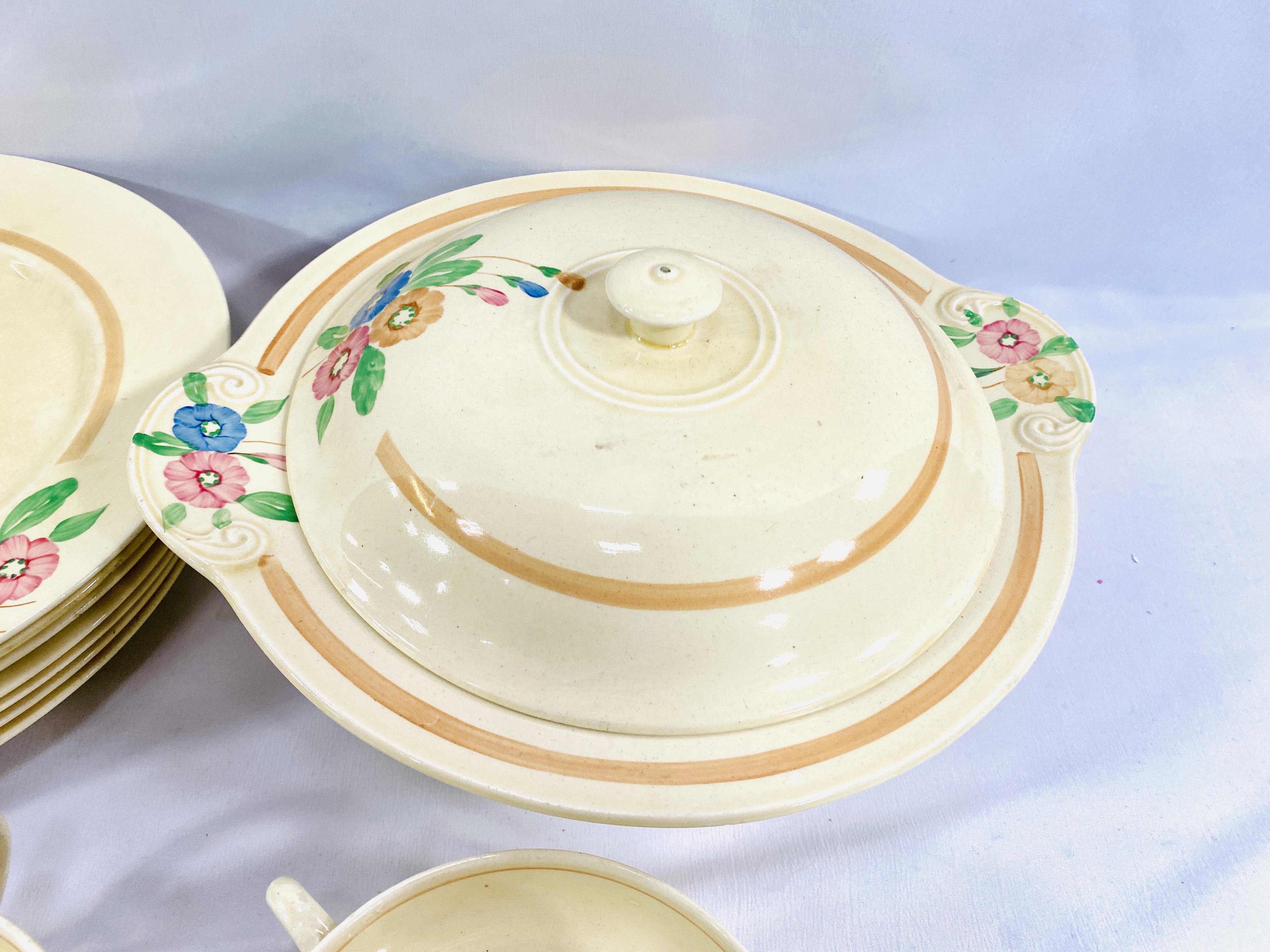 Clarice Cliff Newport Pottery part dinner service - Image 3 of 4