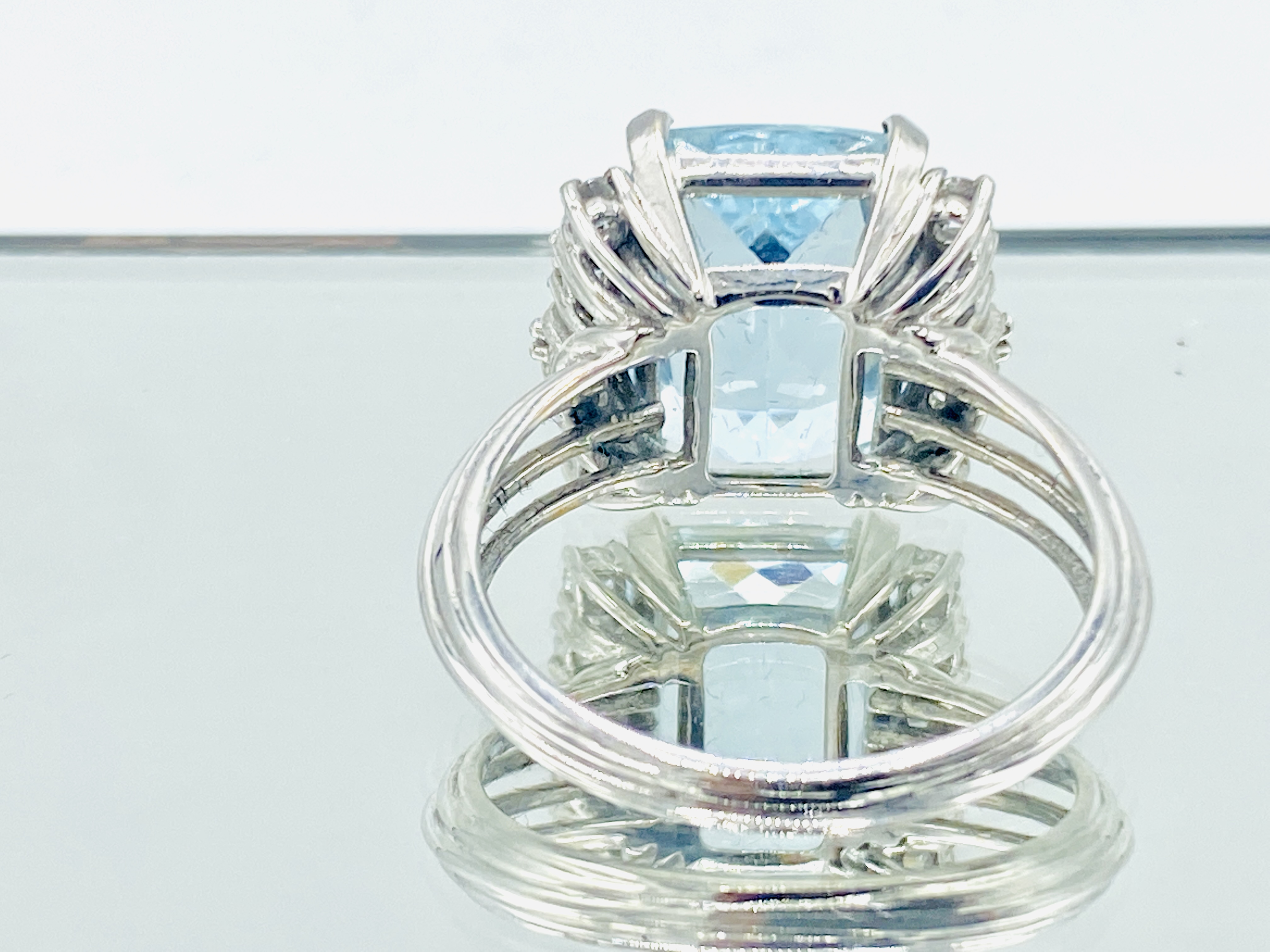White gold, aquamarine and diamond ring - Image 3 of 4