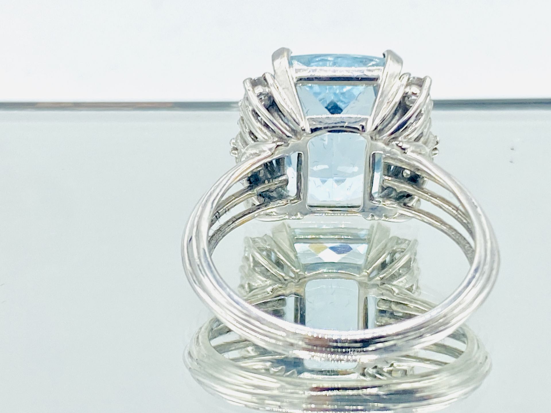 White gold, aquamarine and diamond ring - Bild 3 aus 4