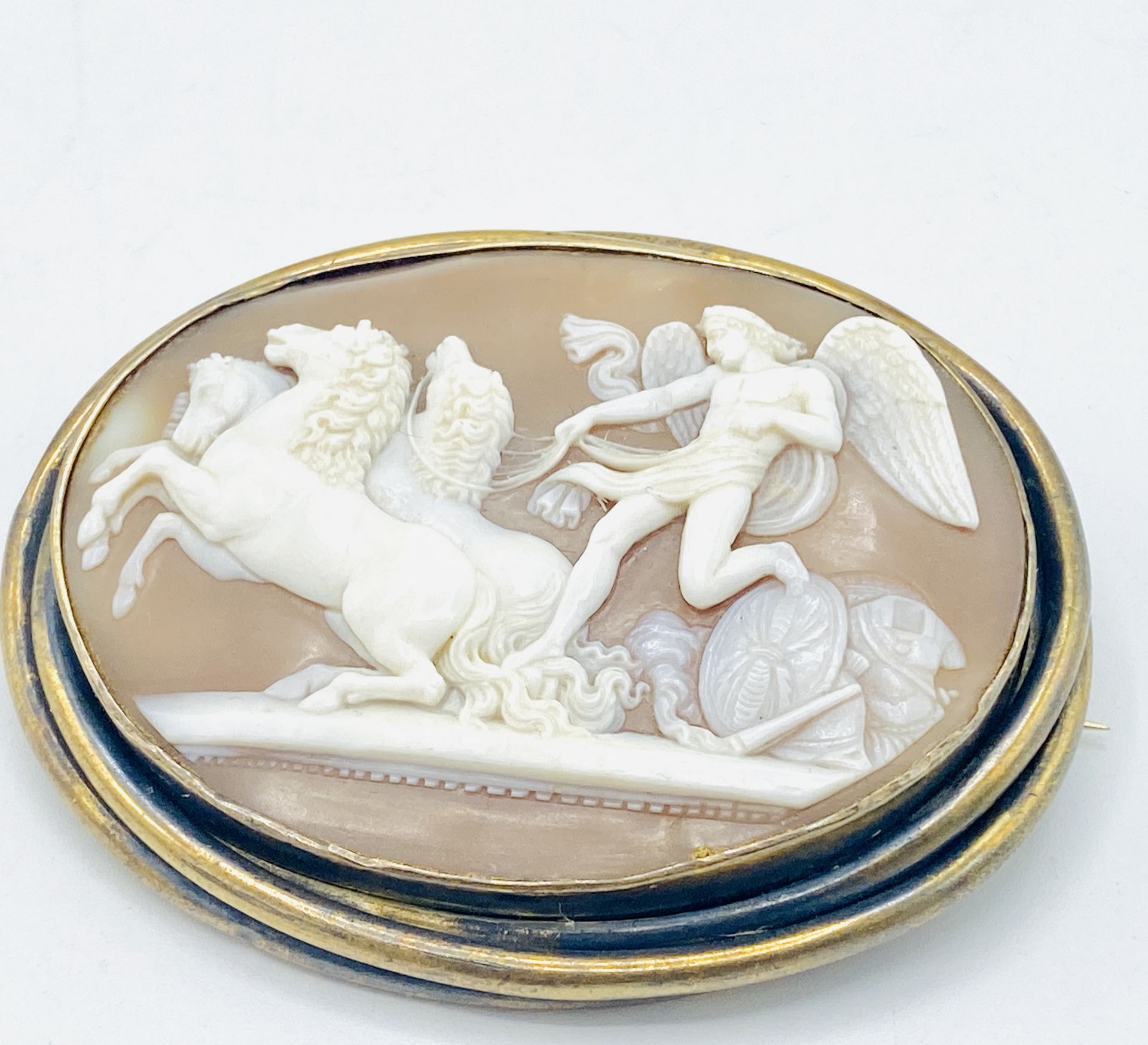 15ct gold cameo brooch