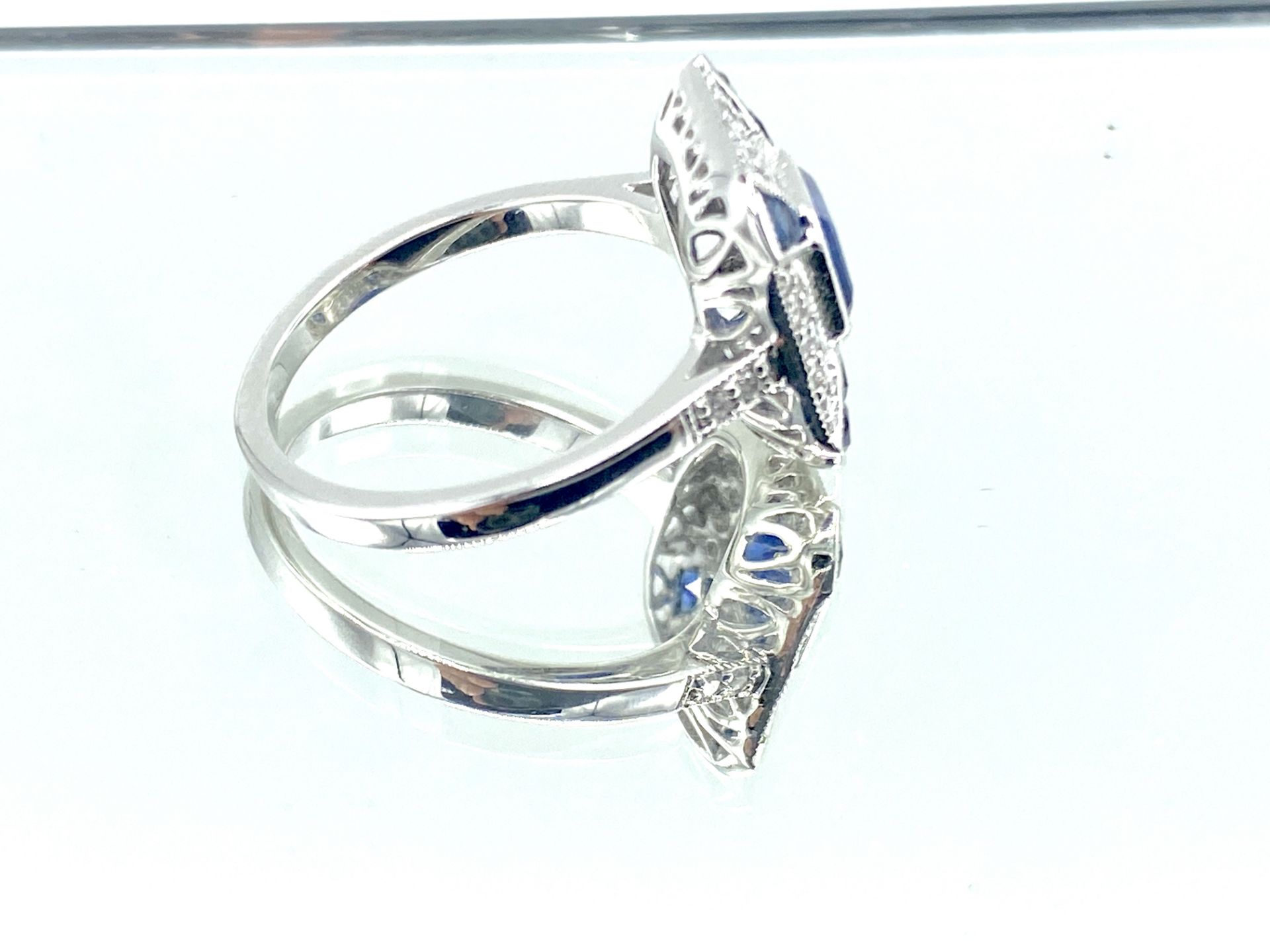 18ct white gold, sapphire and diamond ring - Bild 2 aus 5