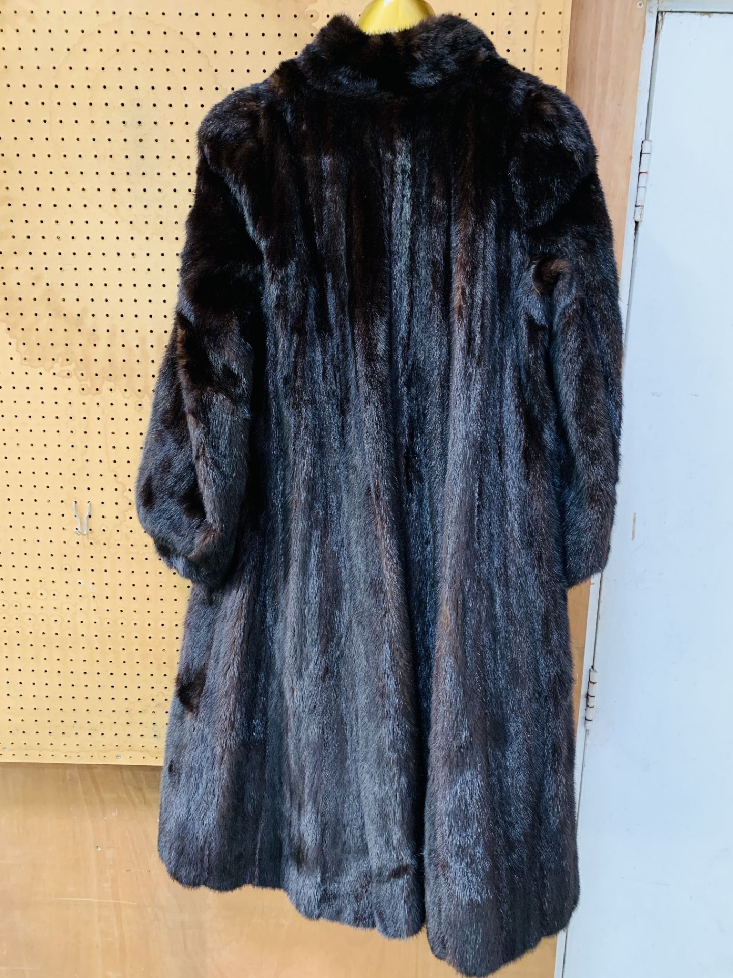 Full length mink coat - Bild 2 aus 2