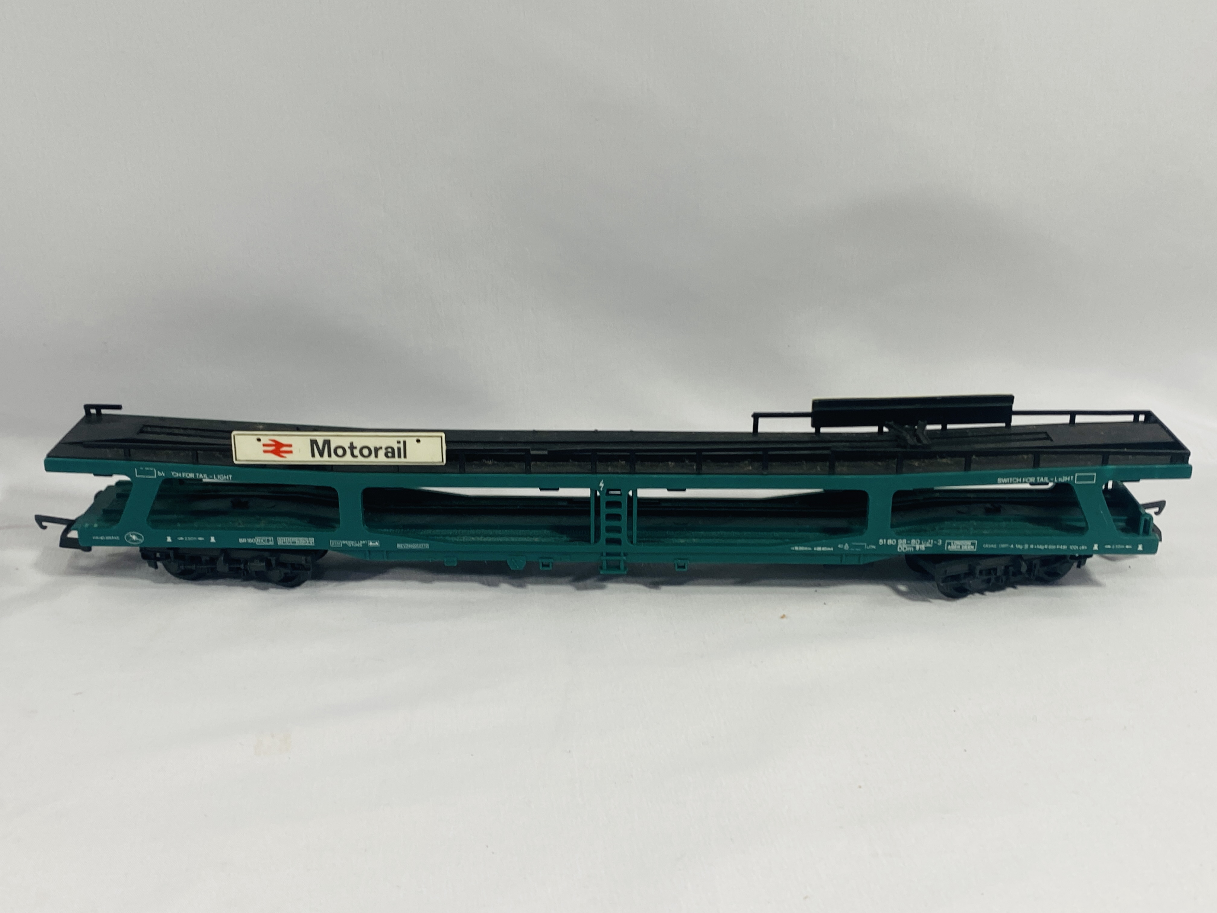 A 00 gauge engine, track and wagons - Image 10 of 10