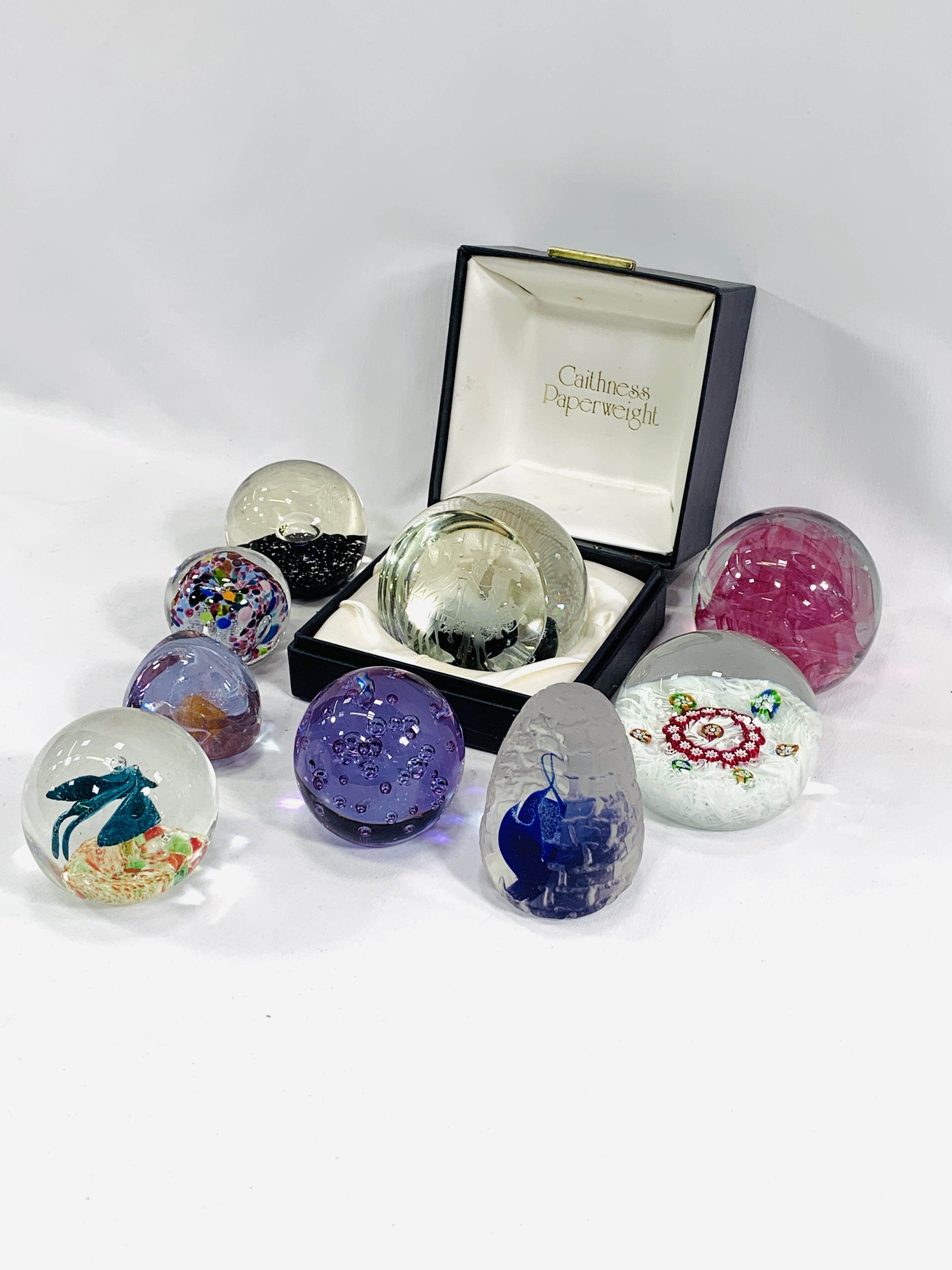 A collection of paperweights - Image 3 of 5