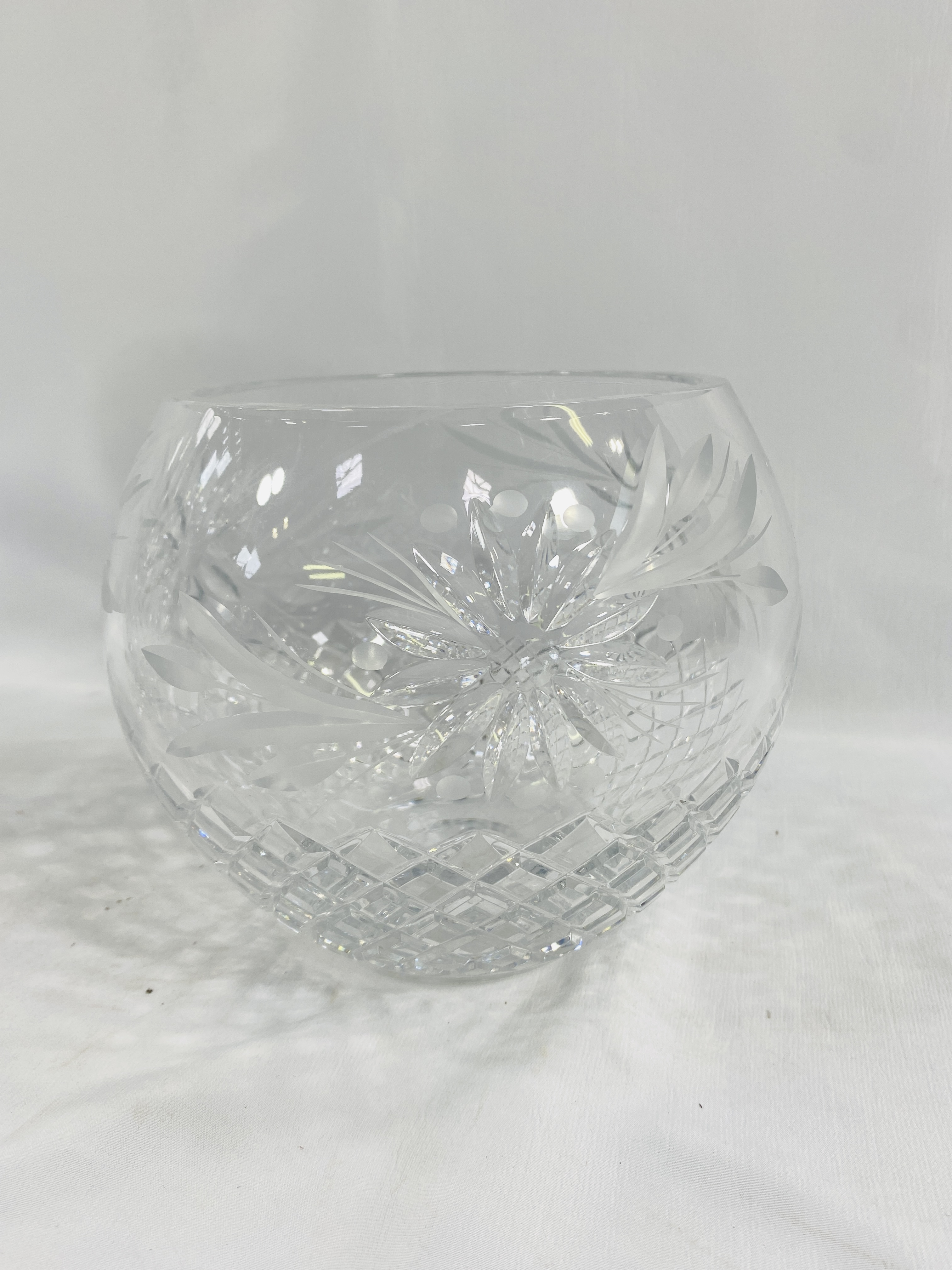 A Royal Doulton cut glass vase and other glassware - Image 3 of 9