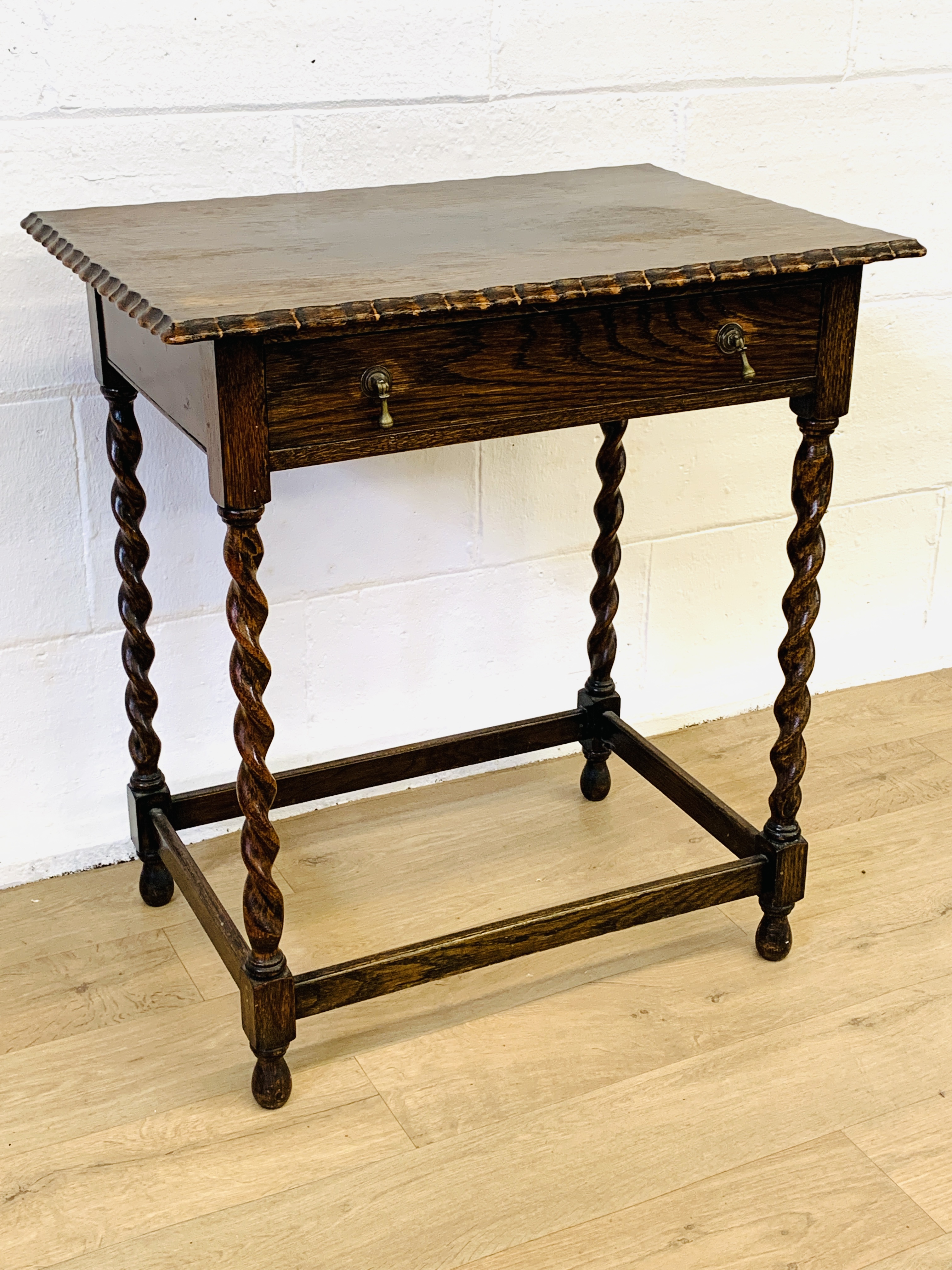 Oak occasional table - Image 6 of 6