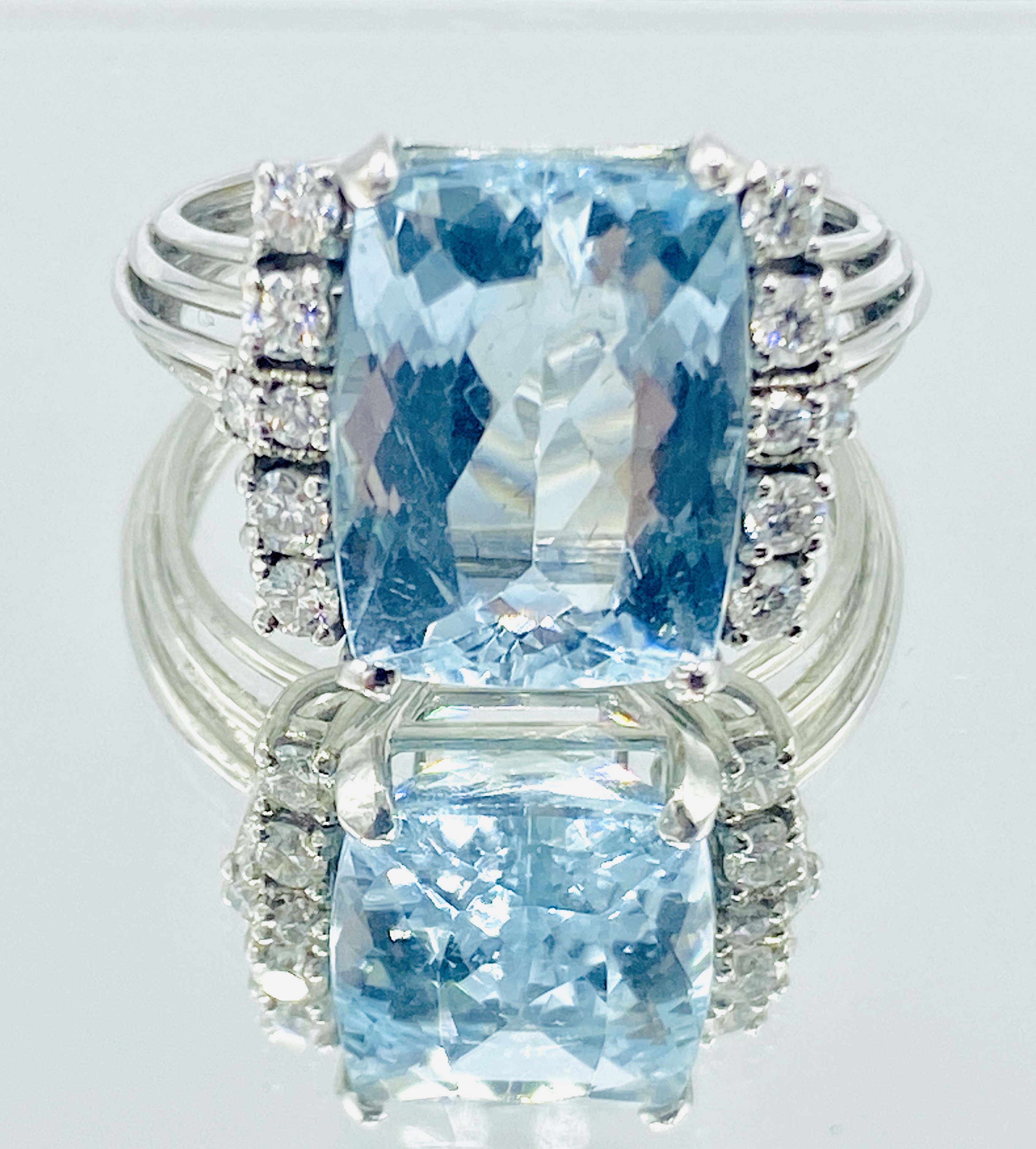 White gold, aquamarine and diamond ring