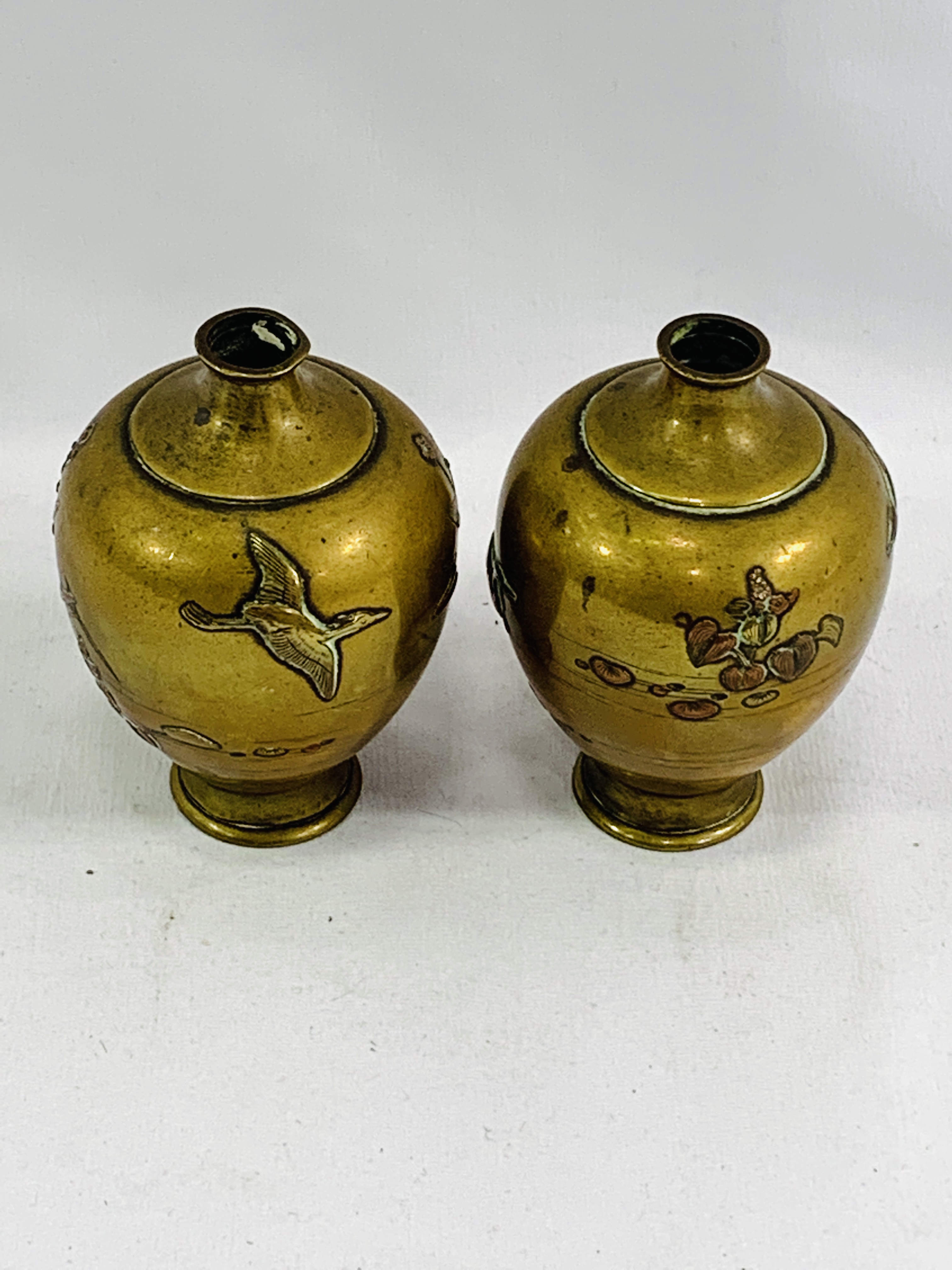 A pair of Meiji period vases - Image 3 of 3