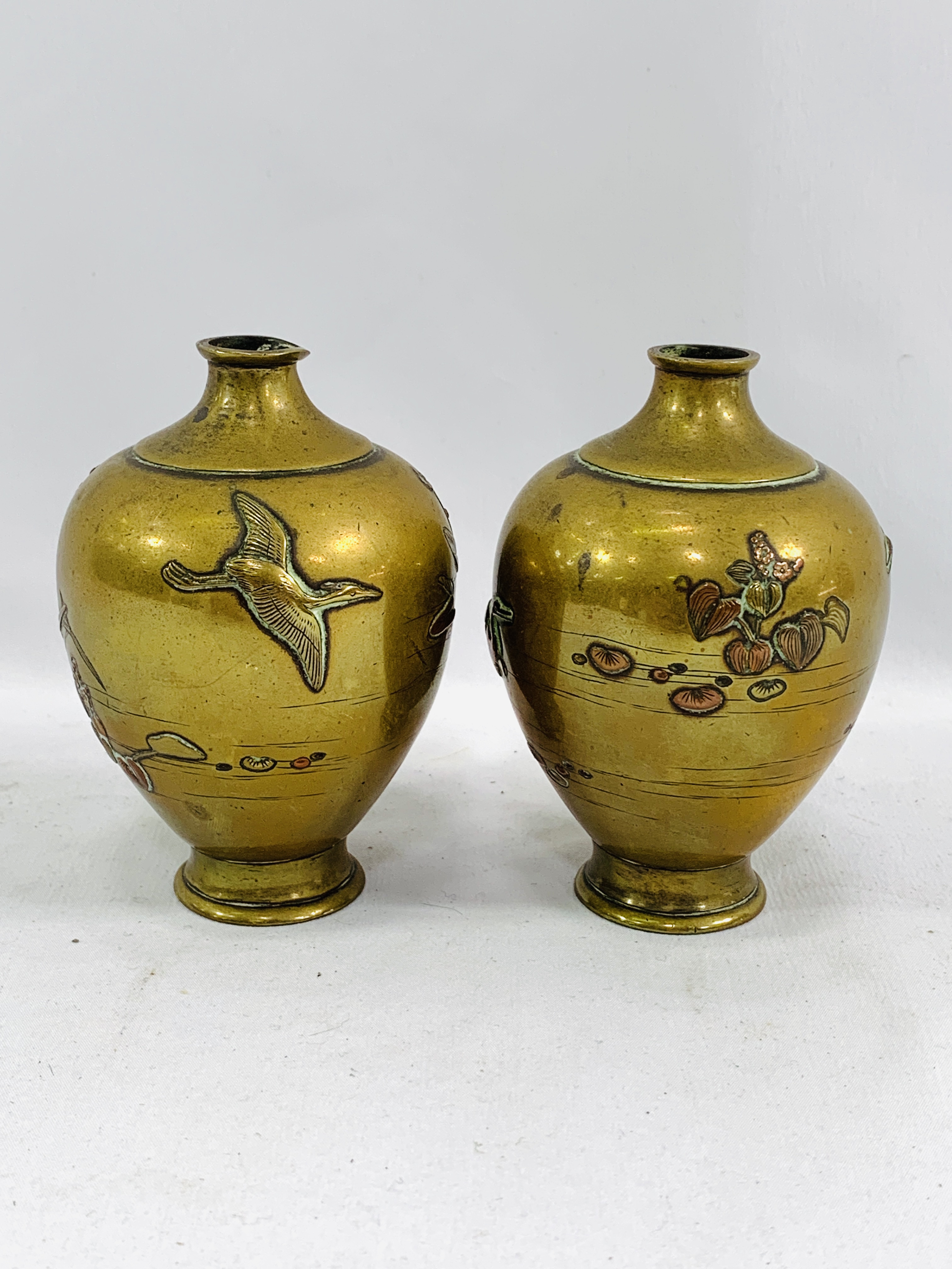 A pair of Meiji period vases - Image 2 of 3