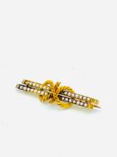 15ct gold Victorian/Edwardian seed pearl and clove hitch knot brooch