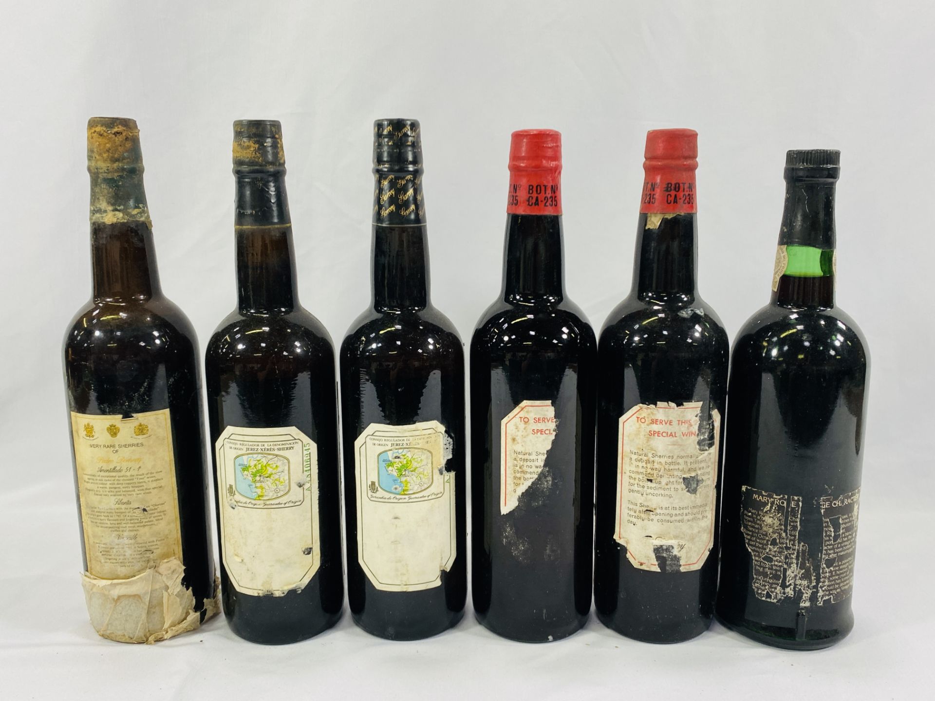 Eleven bottles of sherry and a bottle of port - Image 4 of 4