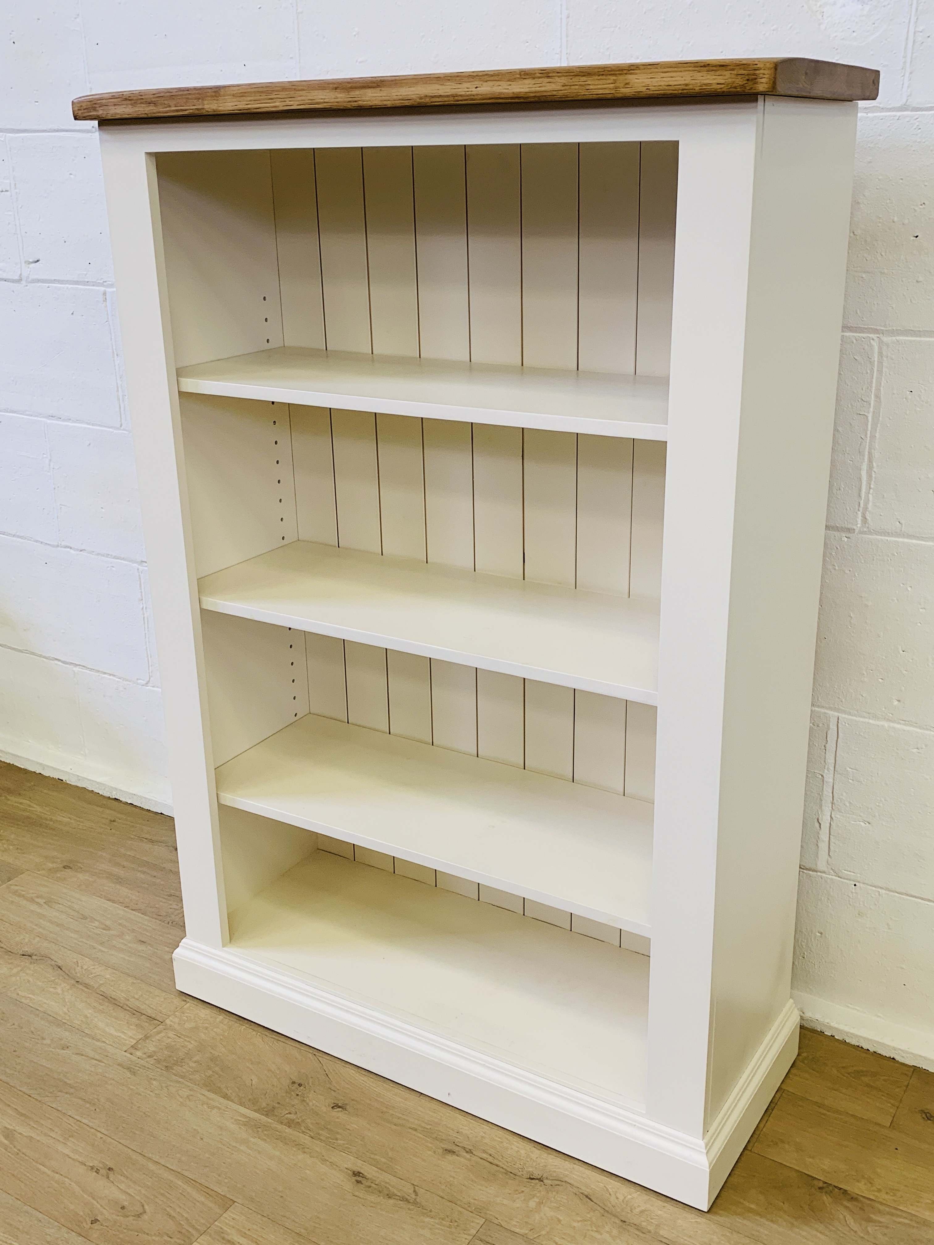 Painted pine bookcase - Image 3 of 4