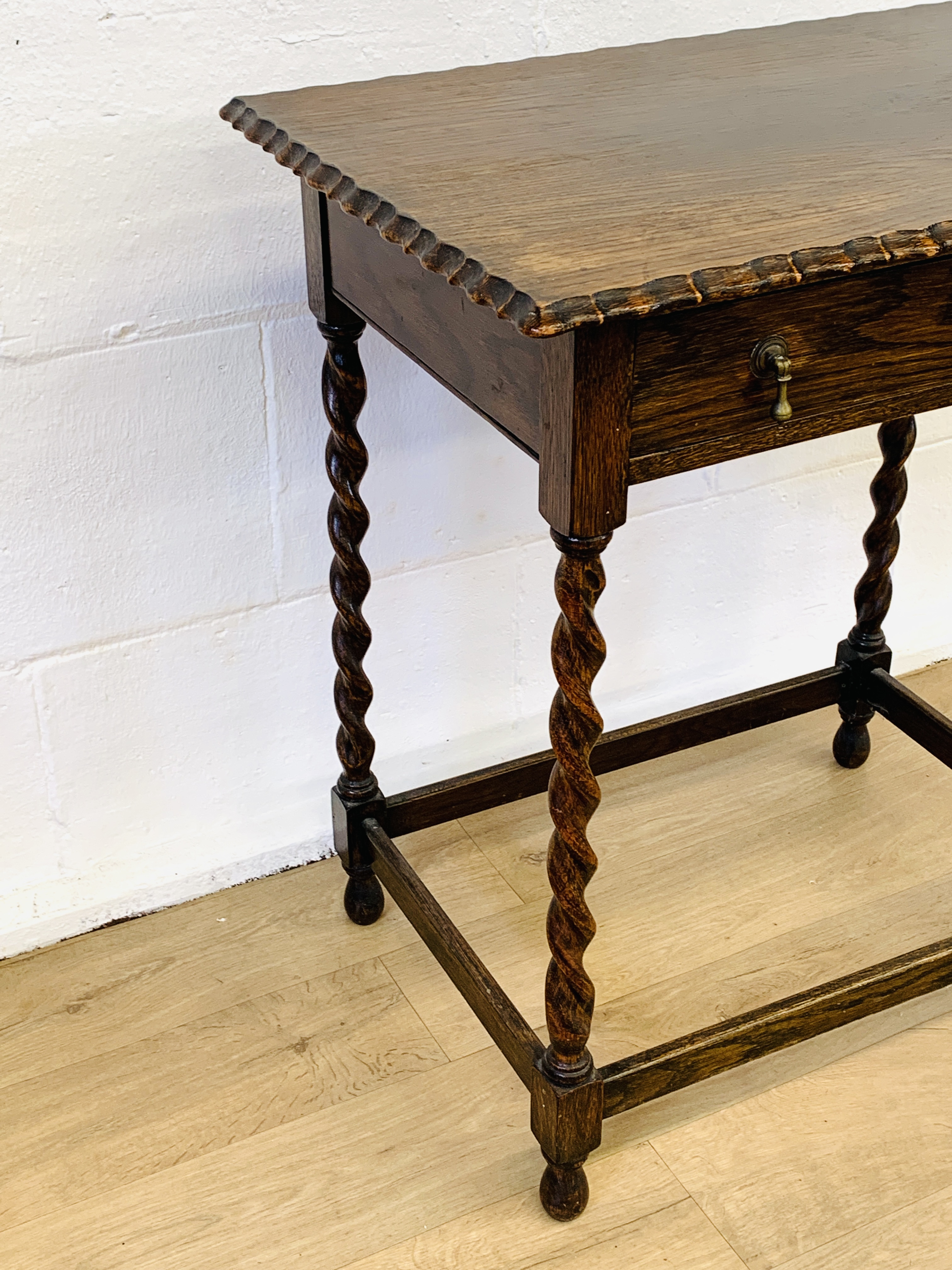 Oak occasional table - Image 5 of 6