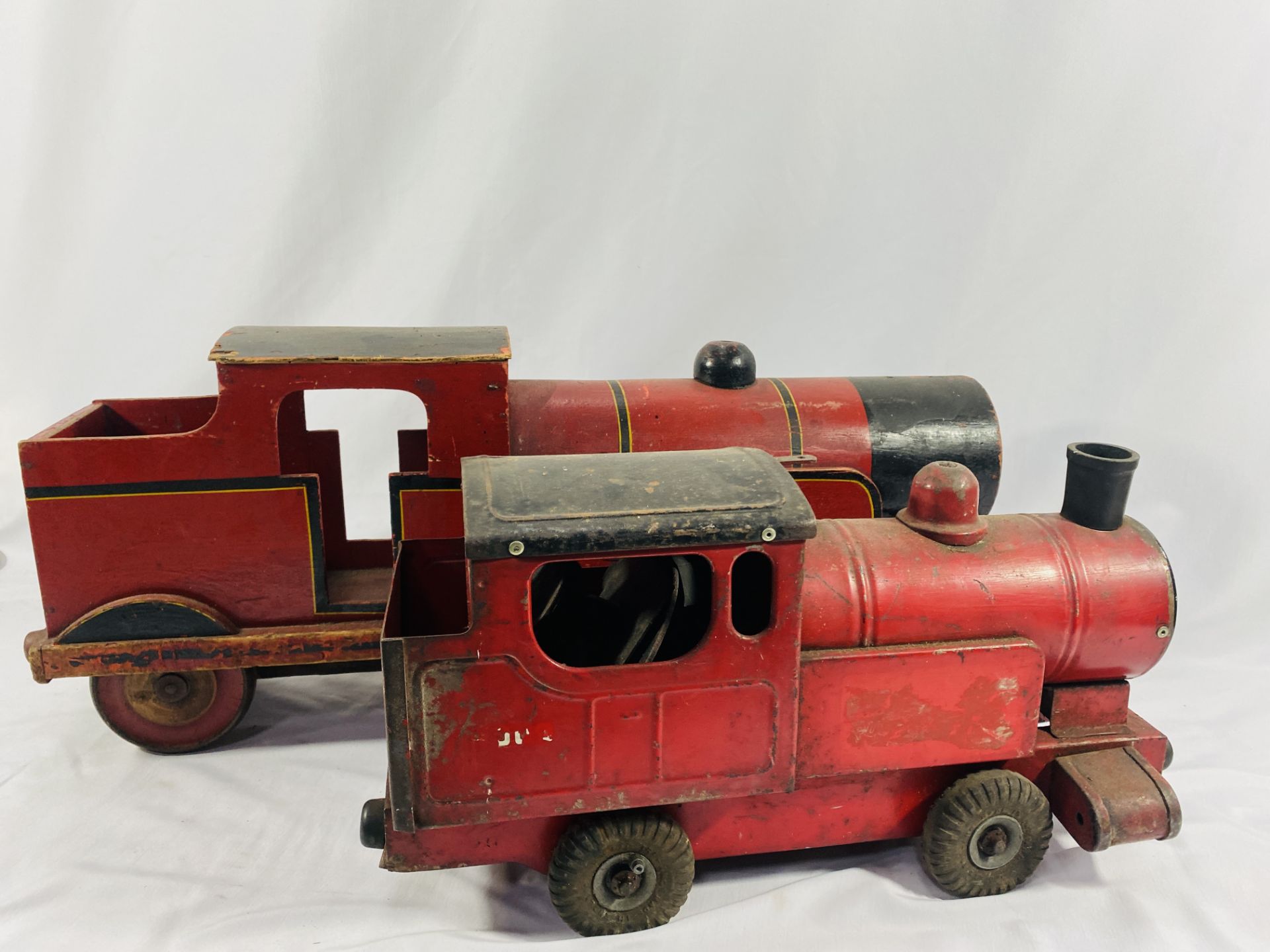 A wooden toy locomotive, a metal toy locomotive - Image 2 of 3