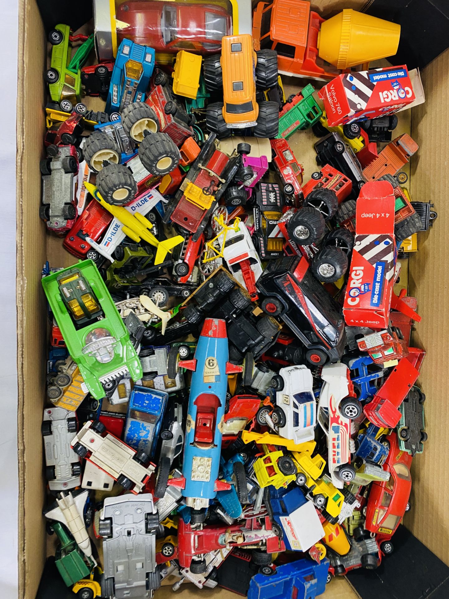 A quantity of die cast cars and trucks
