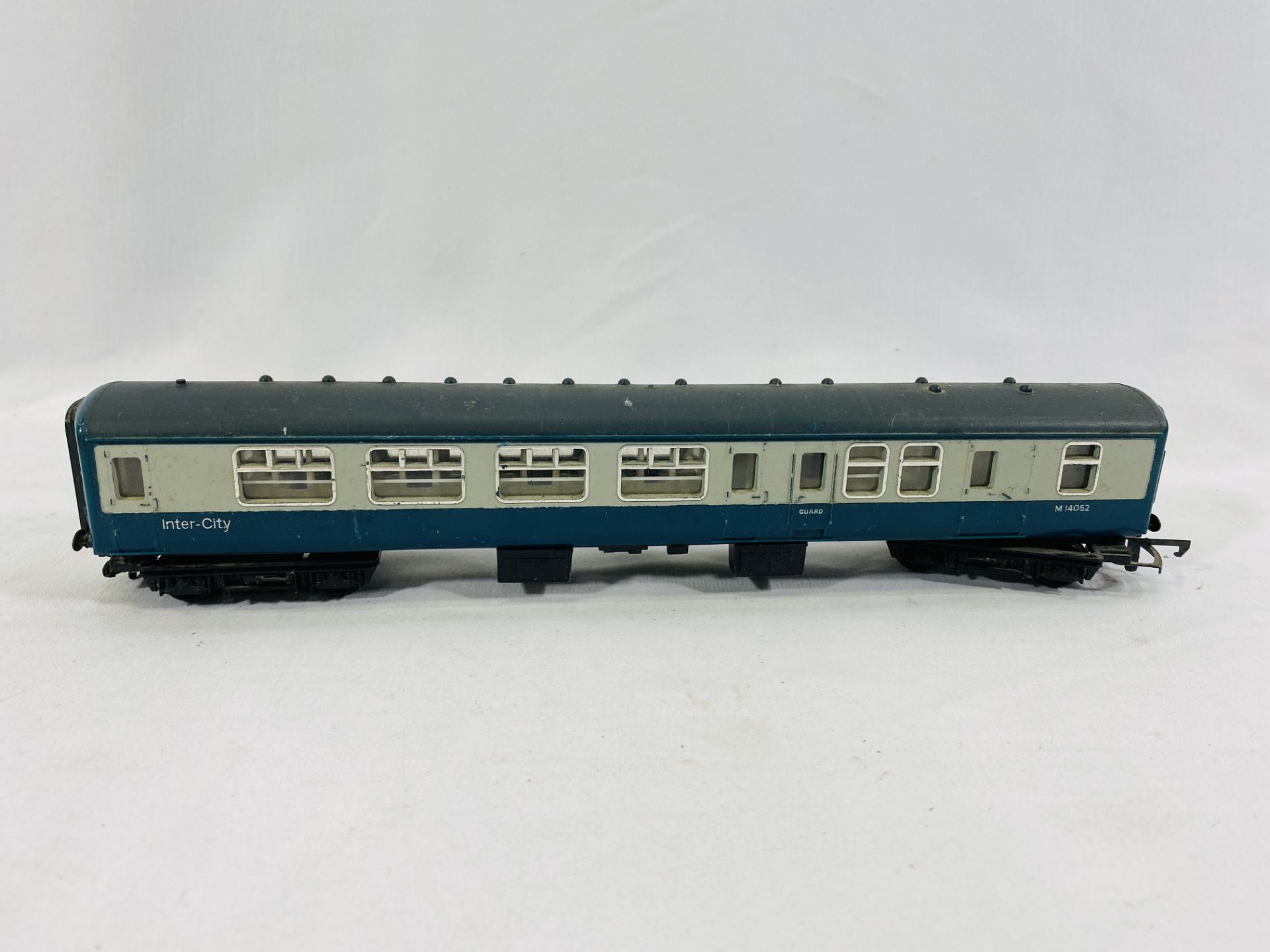 Thee 00 gauge locomotives and four 00 gauge carriages - Image 3 of 8