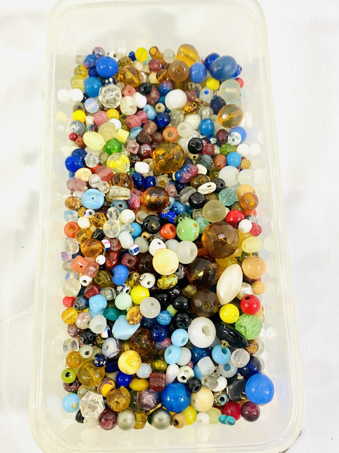 A collection of beads - Image 2 of 3