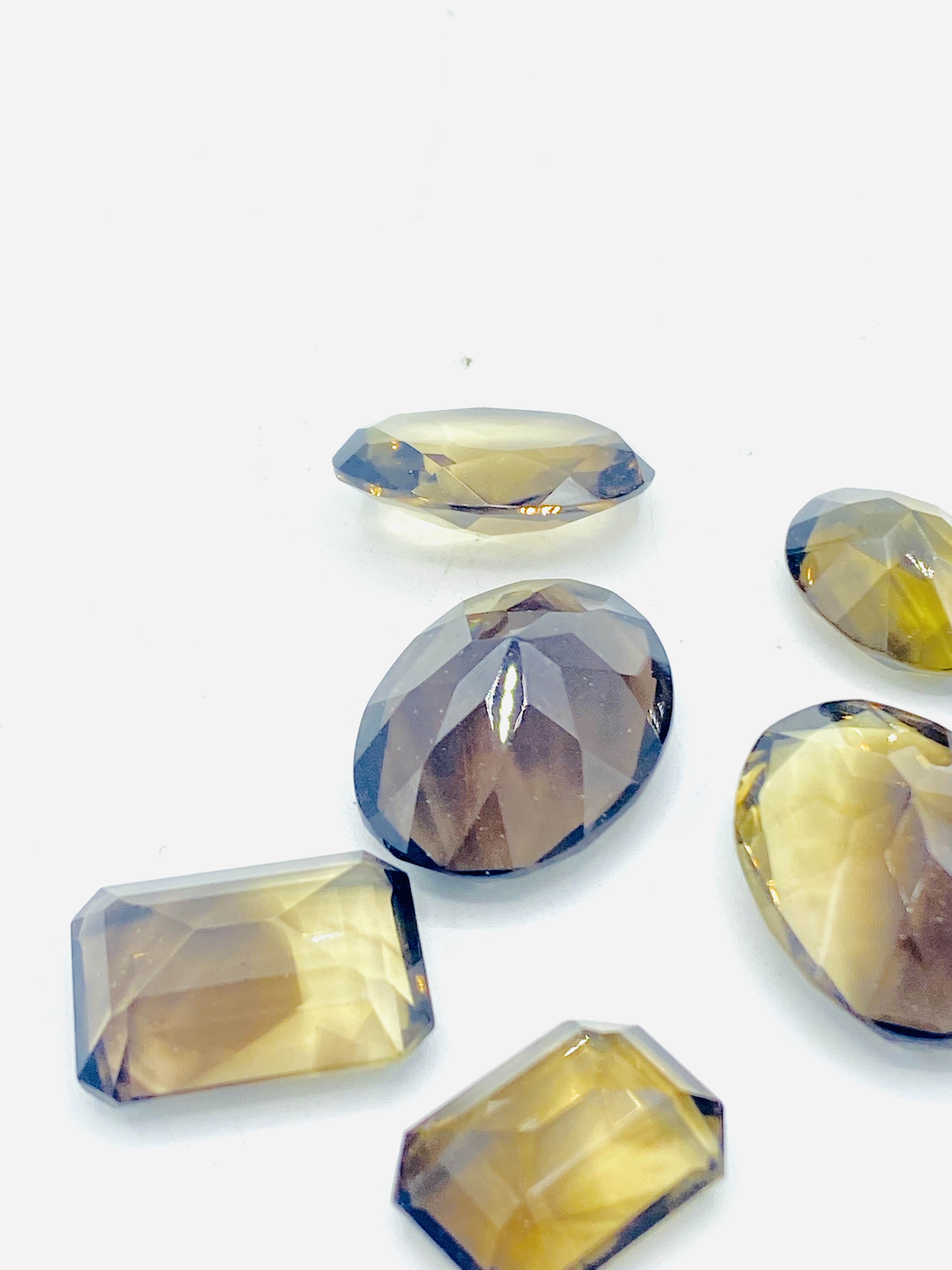 A collection of smoky quartz gemstones - Image 3 of 4