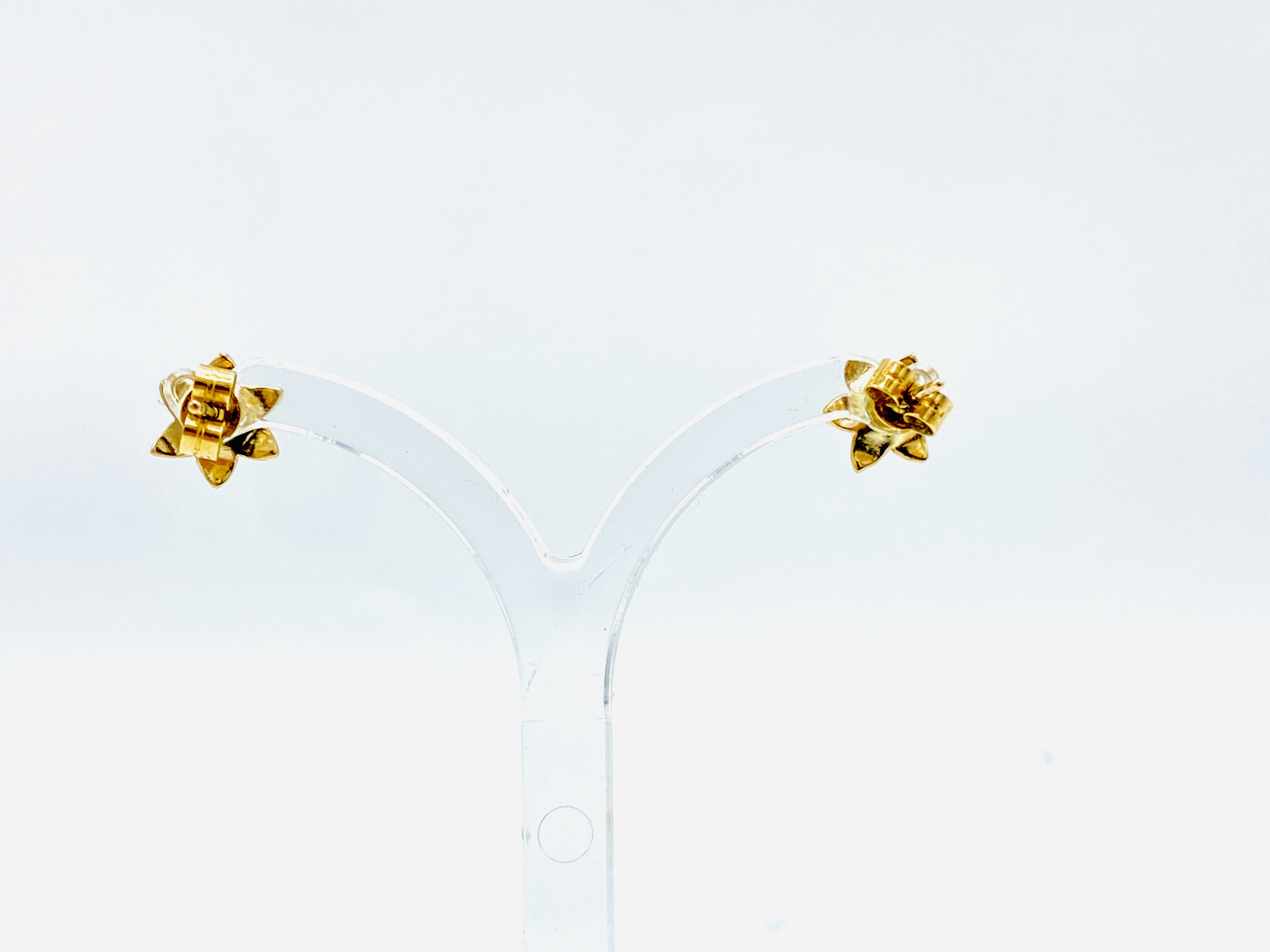 Pair of 9ct Welsh gold earrings - Image 4 of 4