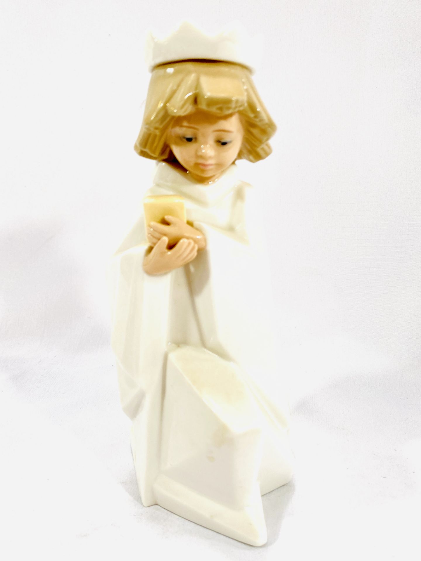 A Lladro figure together with a collection of other ceramic figures - Image 6 of 8