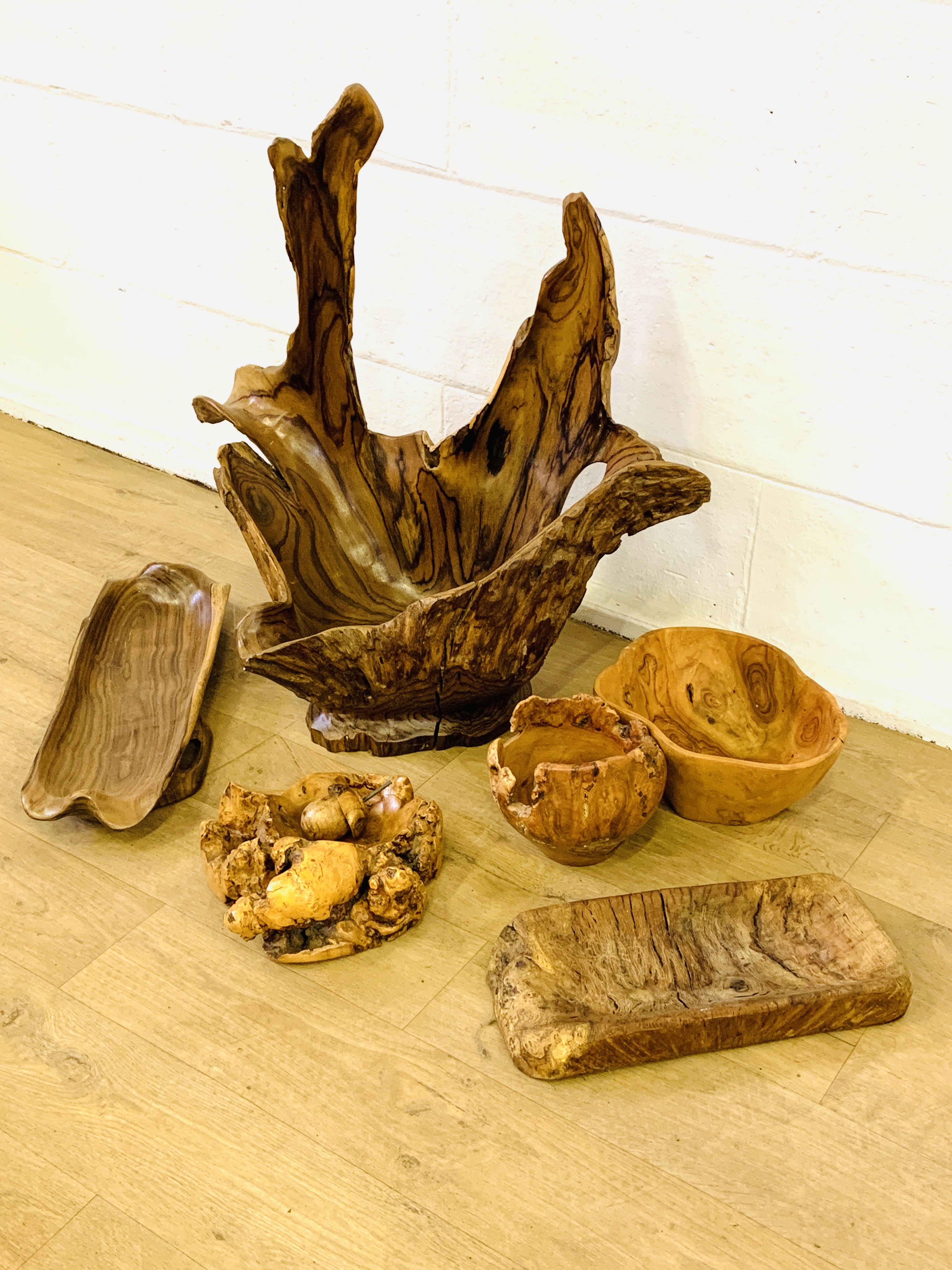 Collection of rustic wood bowls - Image 2 of 3