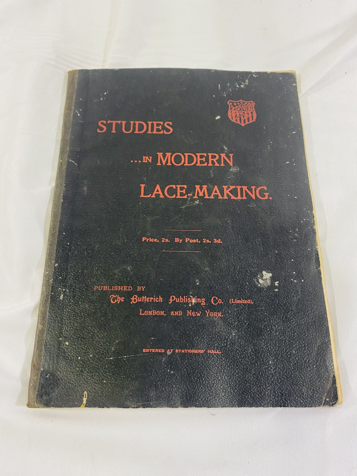 Quantity of books on Lacemaking - Image 11 of 13