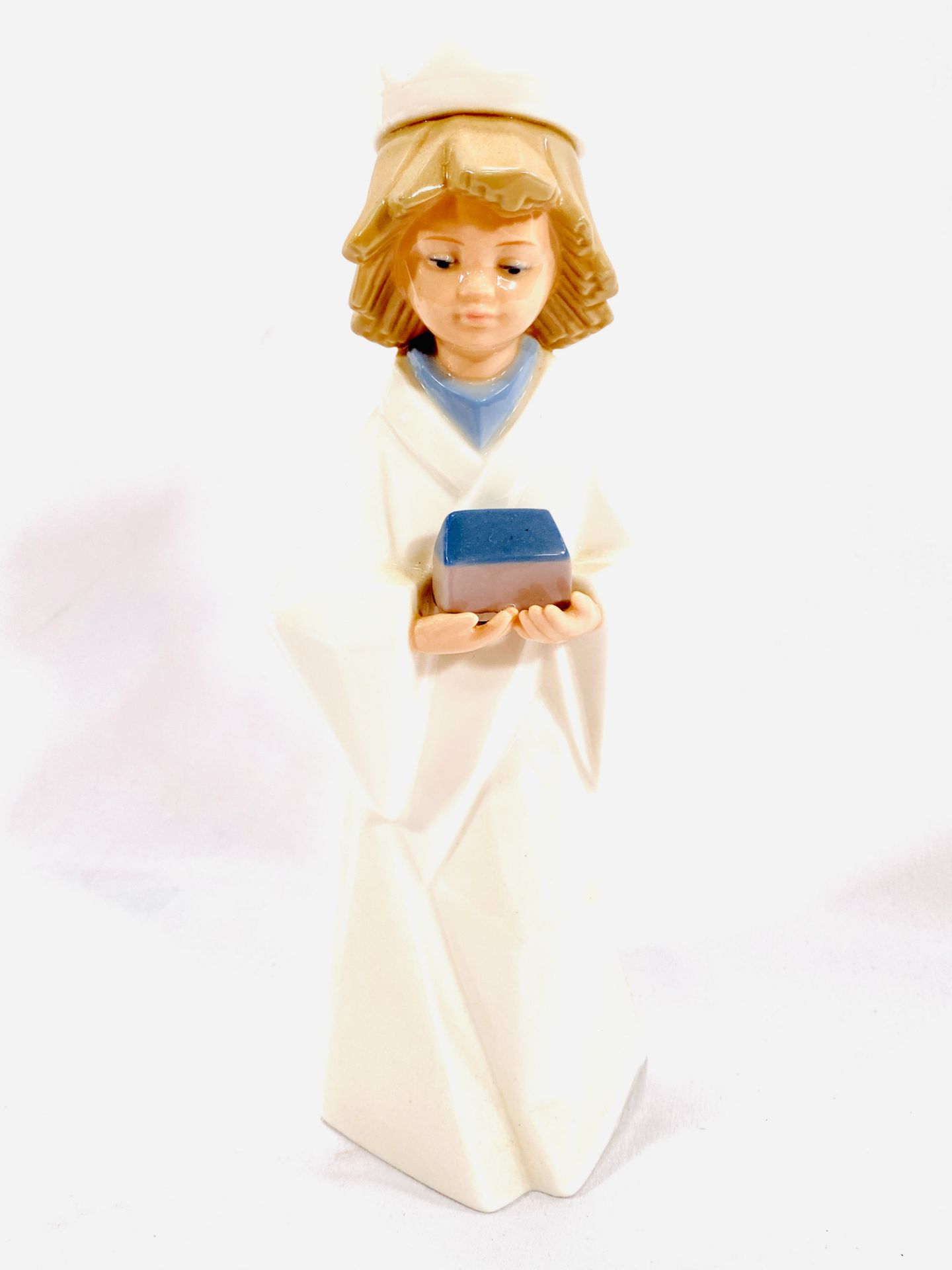 A Lladro figure together with a collection of other ceramic figures - Image 5 of 8