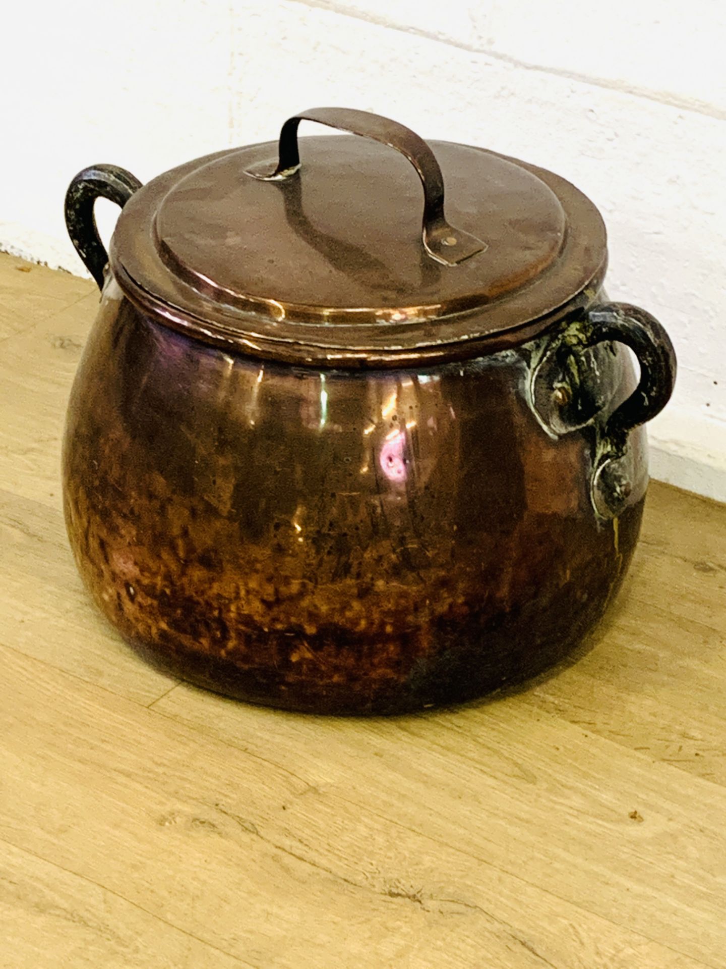 Copper pot with lid. - Image 2 of 3