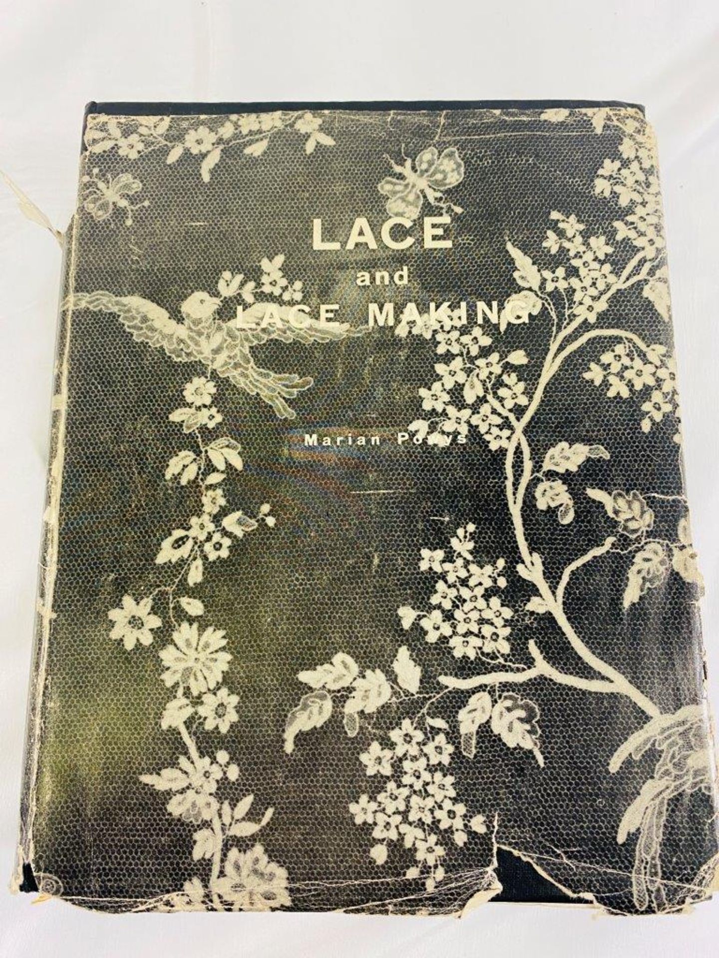 Quantity of books on Lacemaking - Image 4 of 13