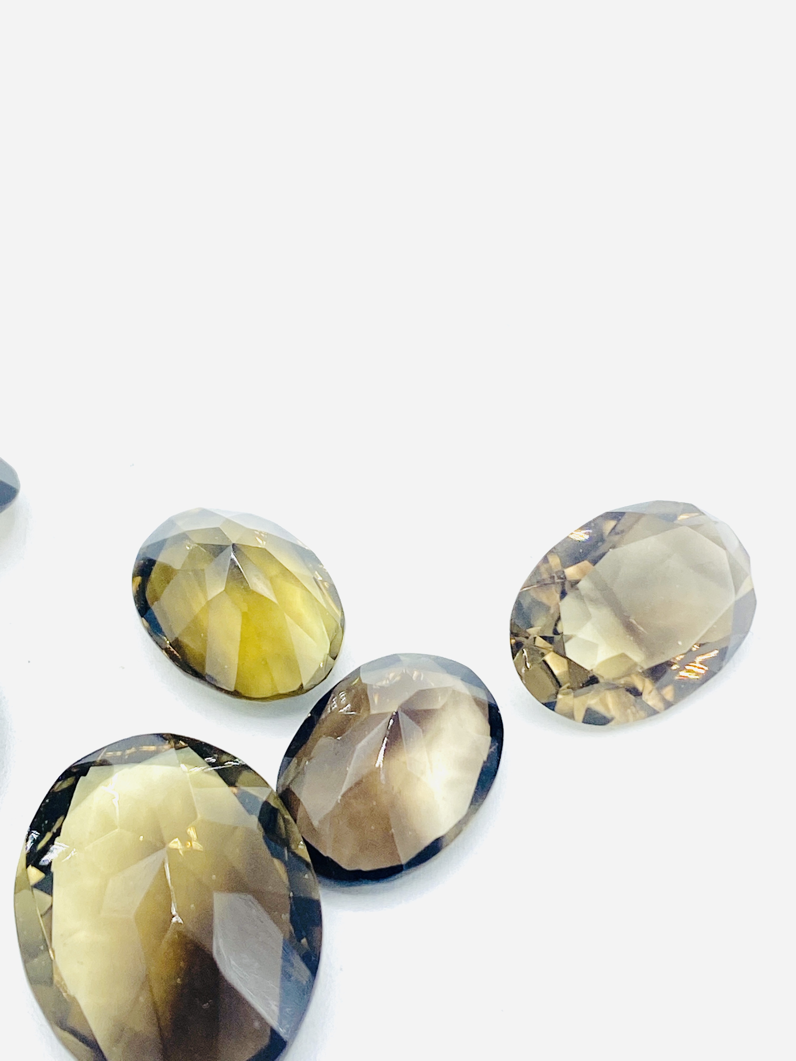 A collection of smoky quartz gemstones - Image 4 of 4