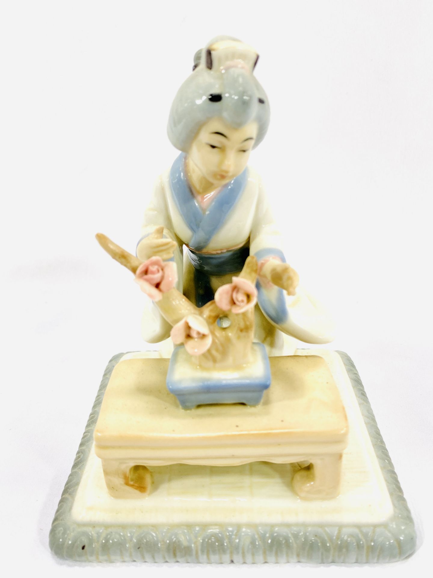 A Lladro figure together with a collection of other ceramic figures - Image 2 of 8