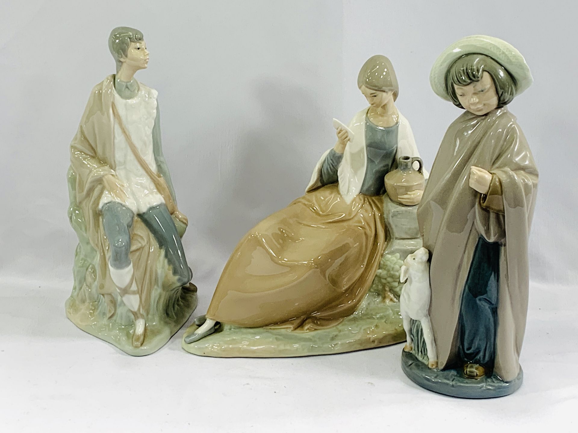 A Nao figure and a Lladro figure - Image 5 of 8