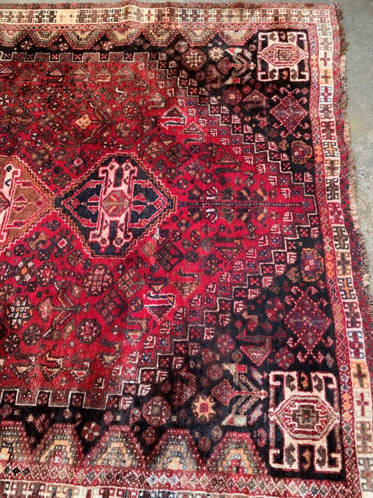 Red ground wool rug - Bild 2 aus 4