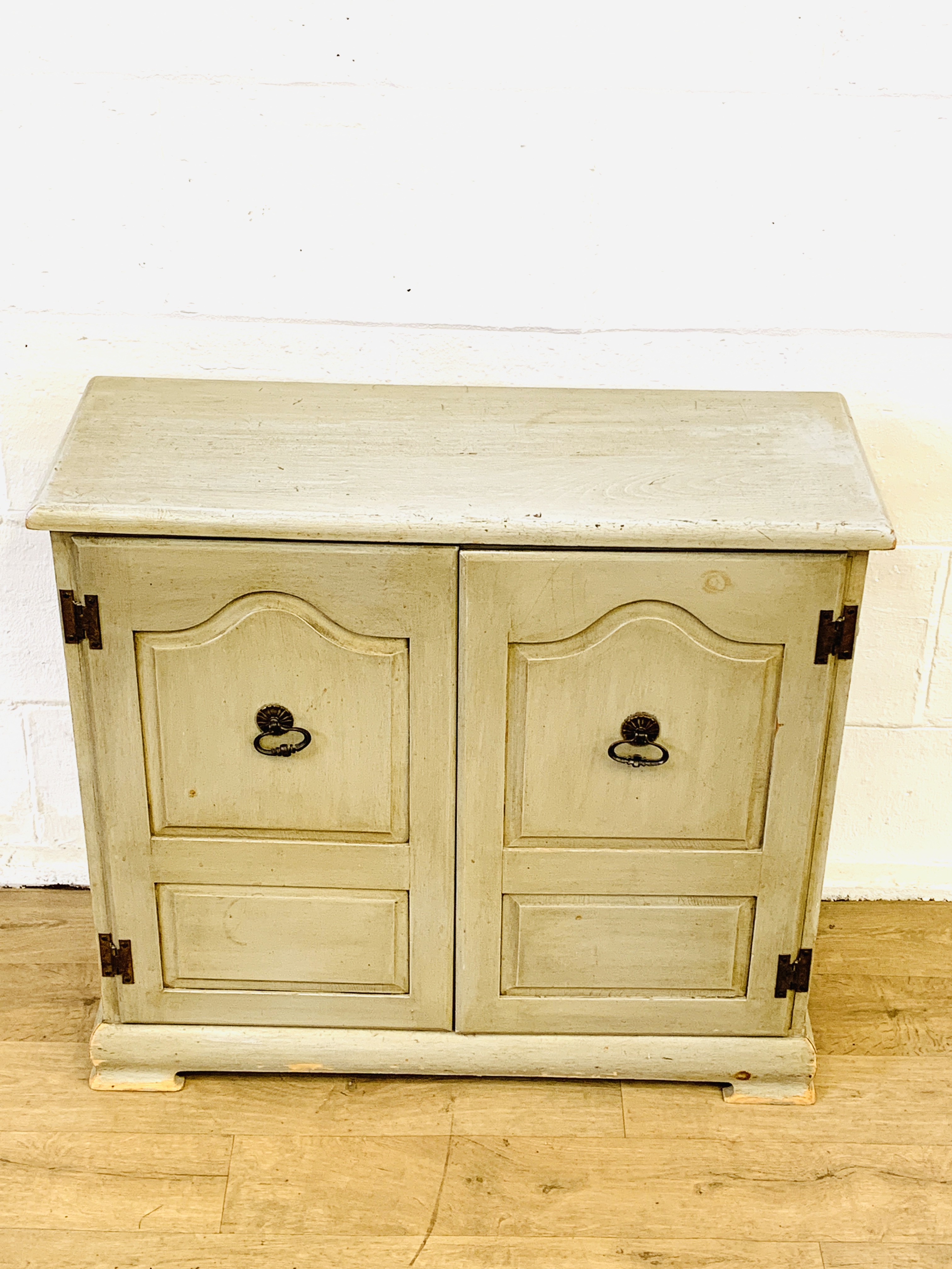 Painted pine cupboard - Image 4 of 5