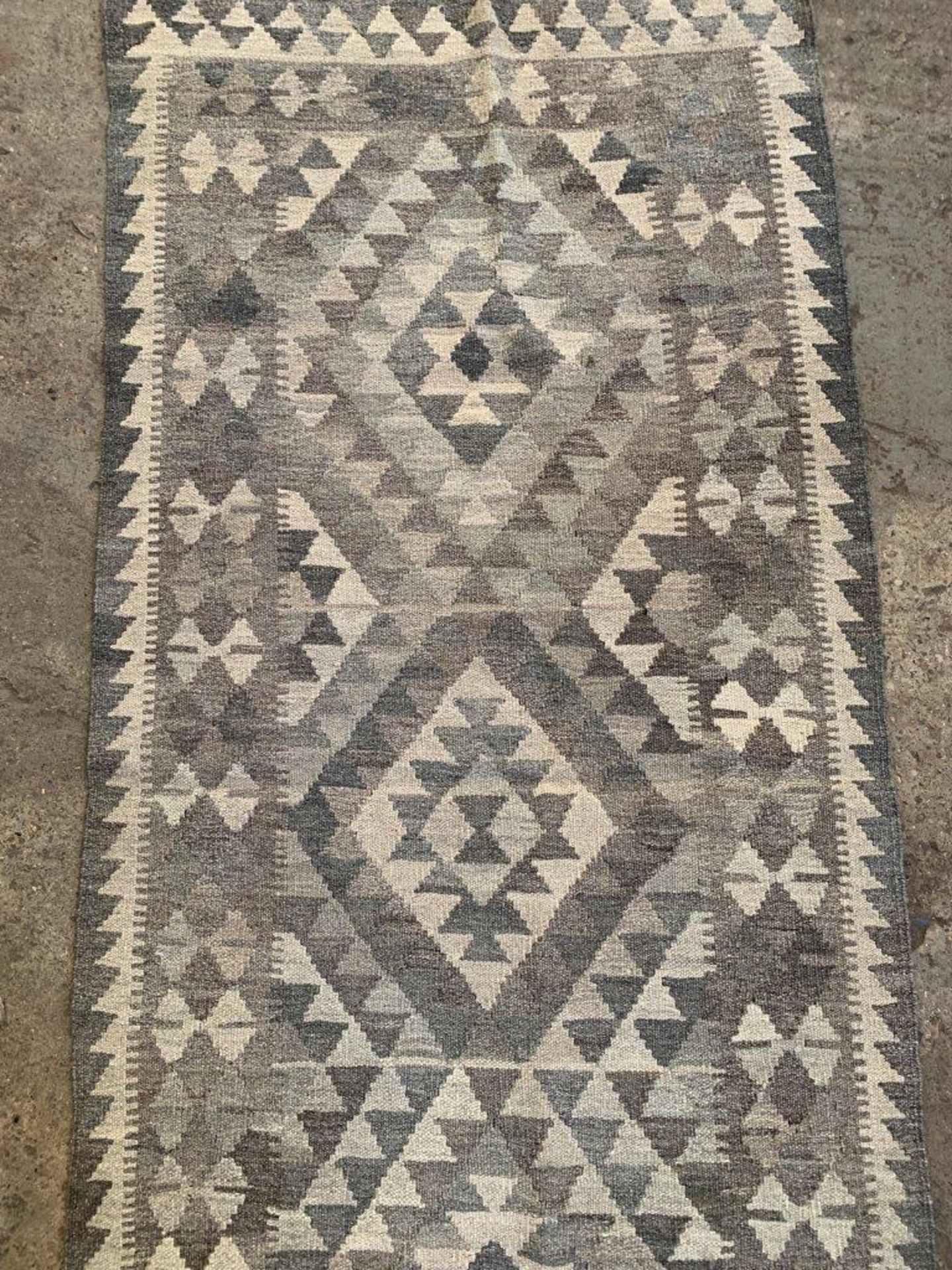 Two grey rugs - Image 5 of 6