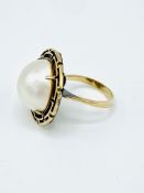 14ct gold ring set with a pearl