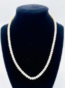 Pearl necklace with 14ct gold clasp