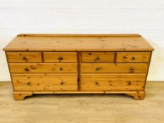 Pine chest of drawers