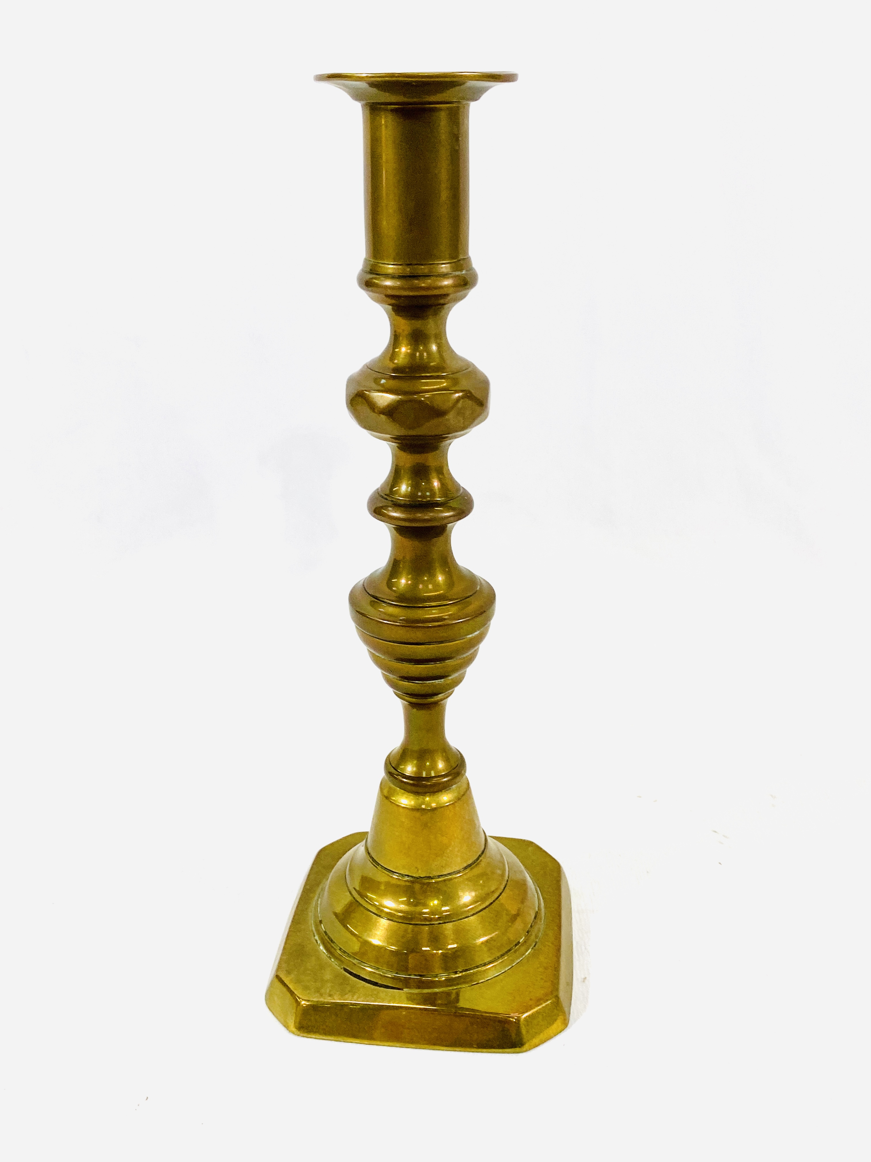 Pair of brass candlesticks and a brass magnifying glass - Bild 7 aus 7