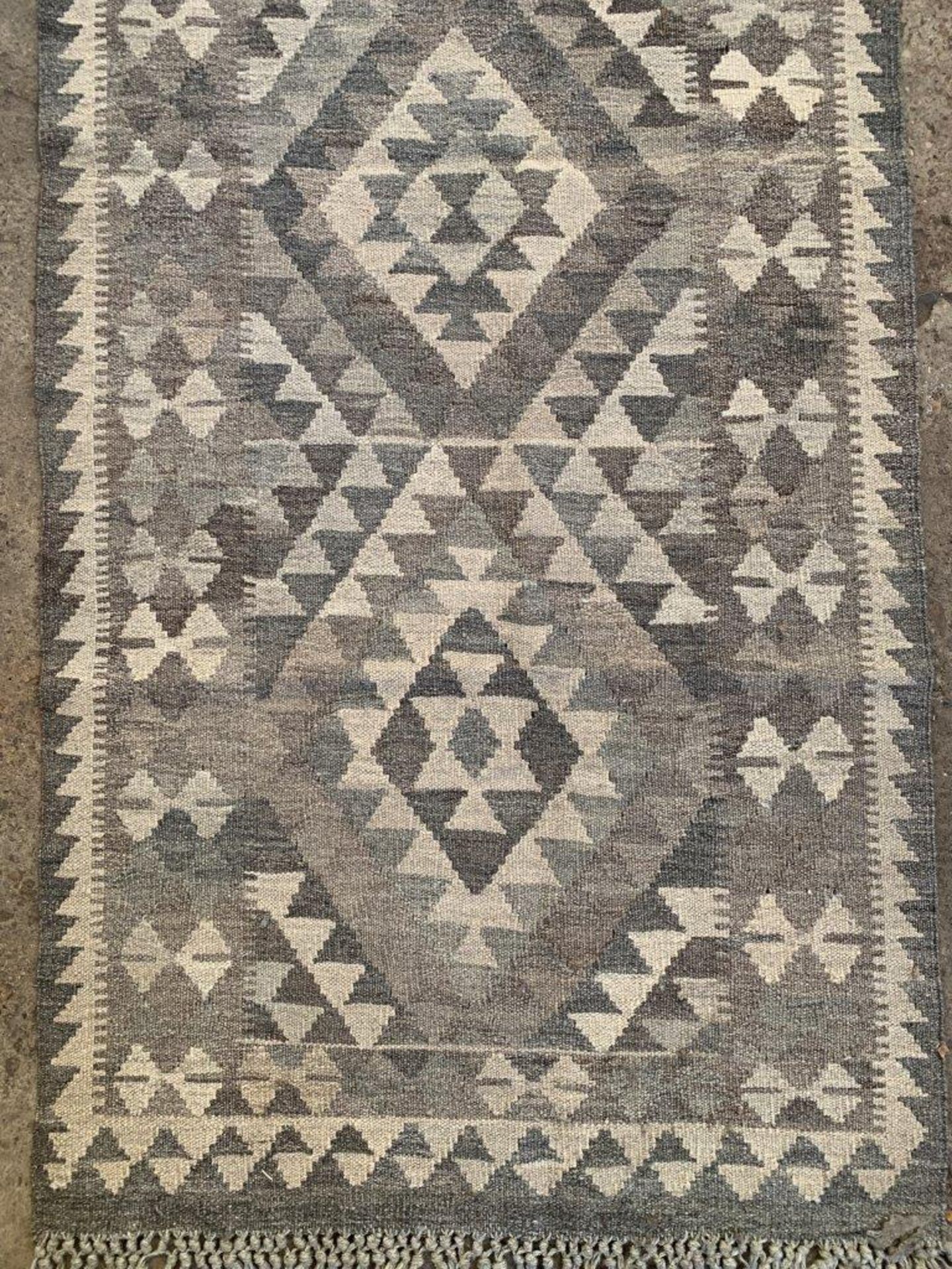 Two grey rugs - Image 4 of 6