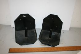 Two round lick holders