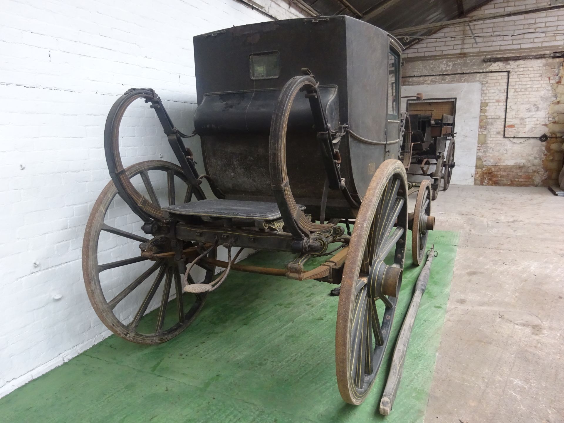 AN IMPORTANT DRESS COACH by Thrupp of London, on C-springs and perch - Image 3 of 22