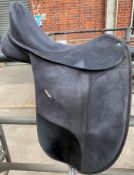 Wintec Isabelle Worth Dressage Saddle 17.5" Seat 5.5" Gullet width