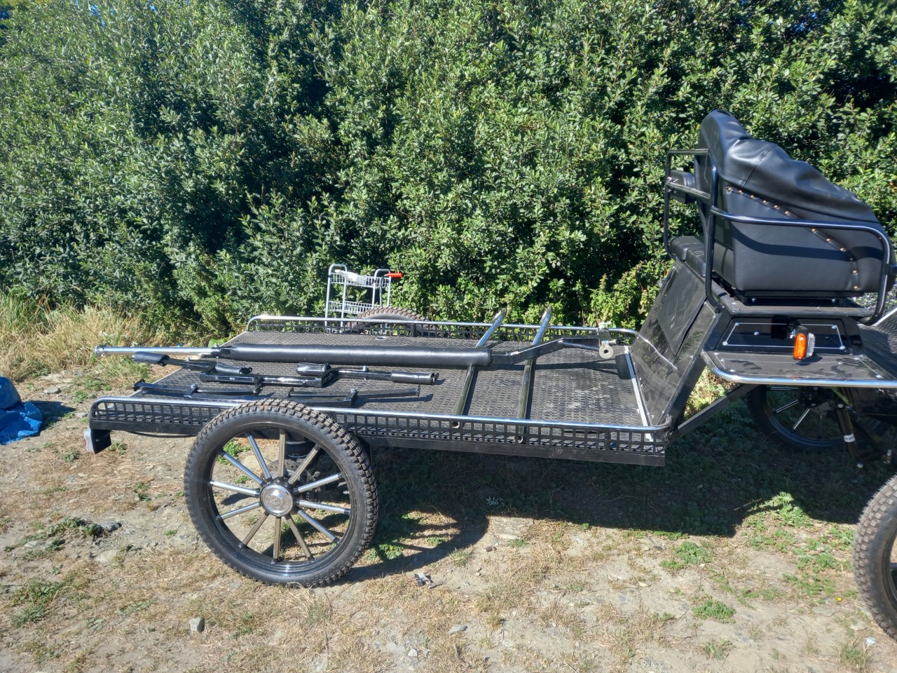 FOUR-WHEEL TRAINING WAGON built in Holland in 2022 to suit 15 to 17hh - Image 3 of 3