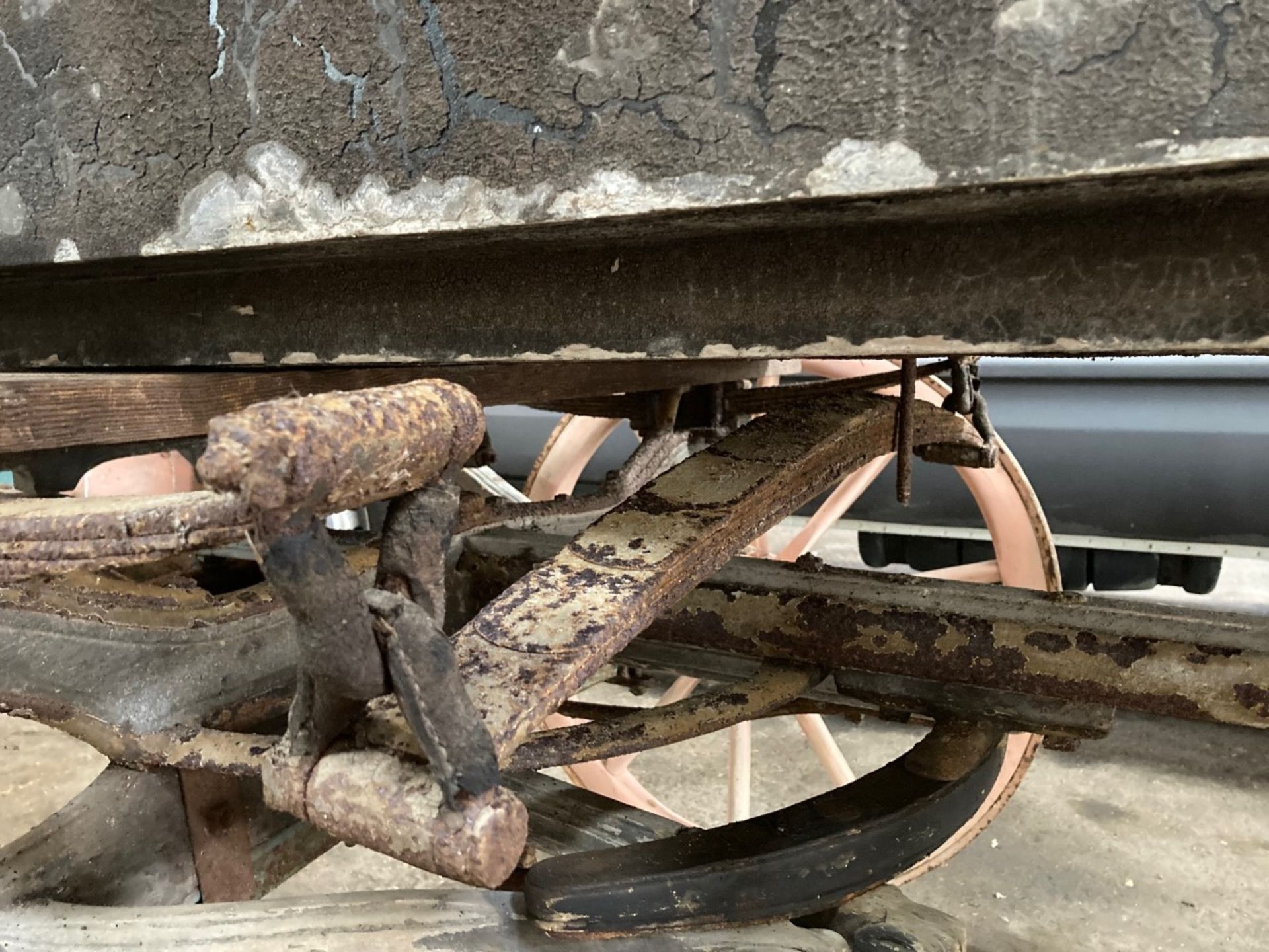 A RARE MAIL PHAETON on perch, telegraph springs, mail axles and iron shod wheels; to suit a pair - Bild 10 aus 11