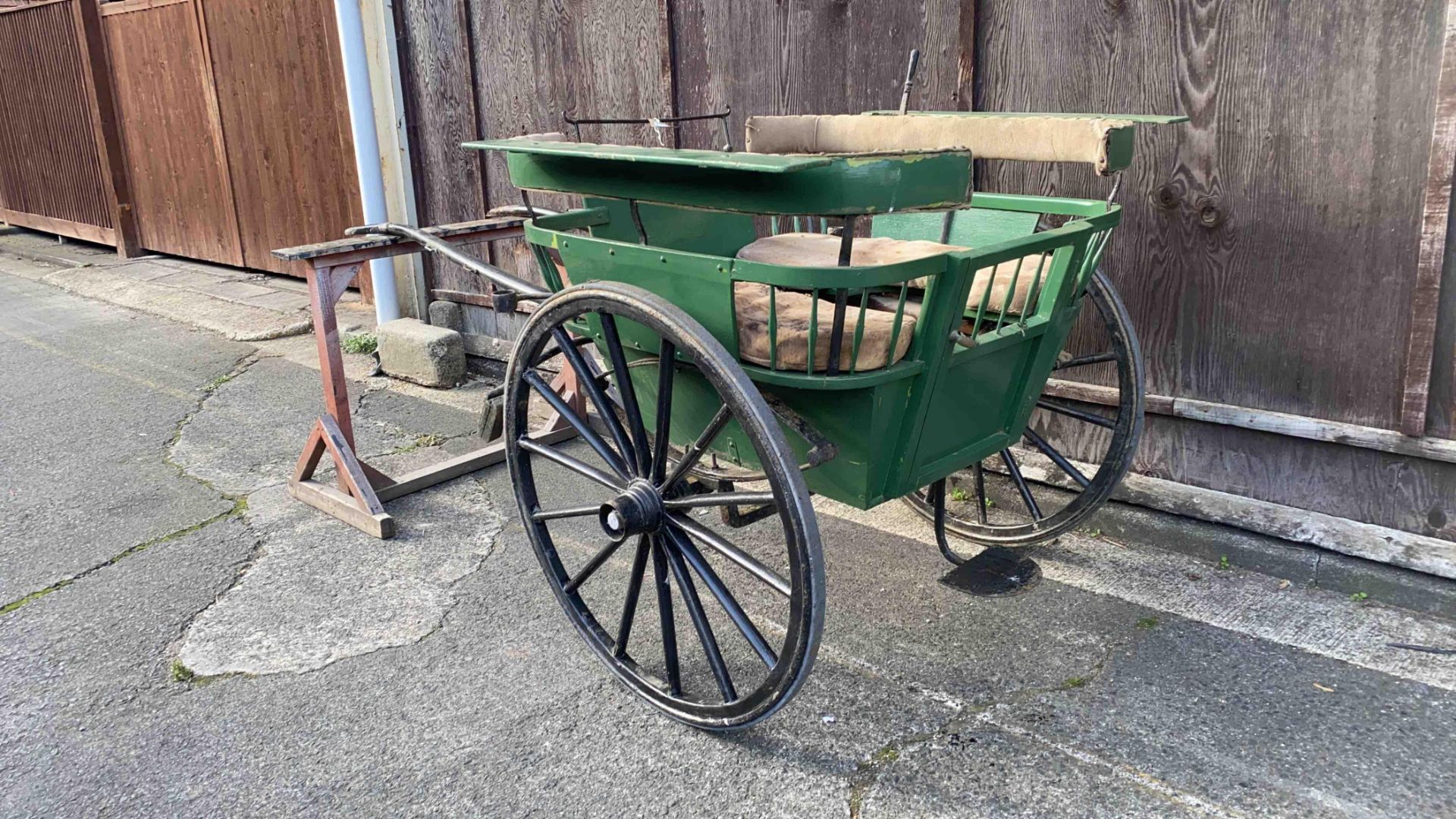 GOVERNESS CAR by Sanders & Sons of Hitchin to suit a small pony or donkey - Image 3 of 4