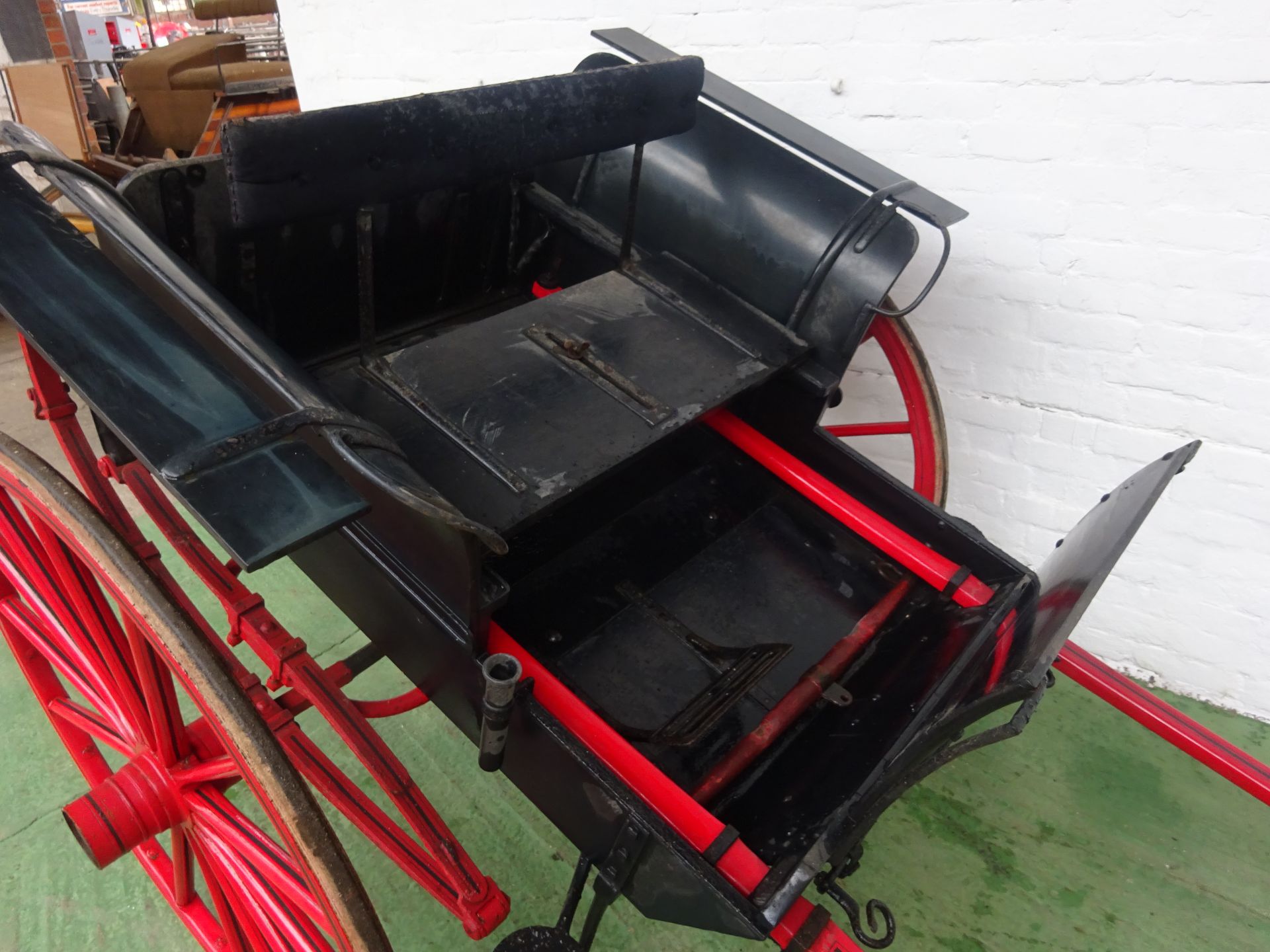 C-SPRING RALLI CAR by Thorn of Norwich, ‘Patent Norfolk Carriage Works’, to suit 14 to 14.2 hh - Image 3 of 8