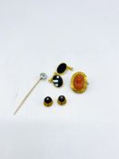 9ct gold stick pin, and other items of jewellery