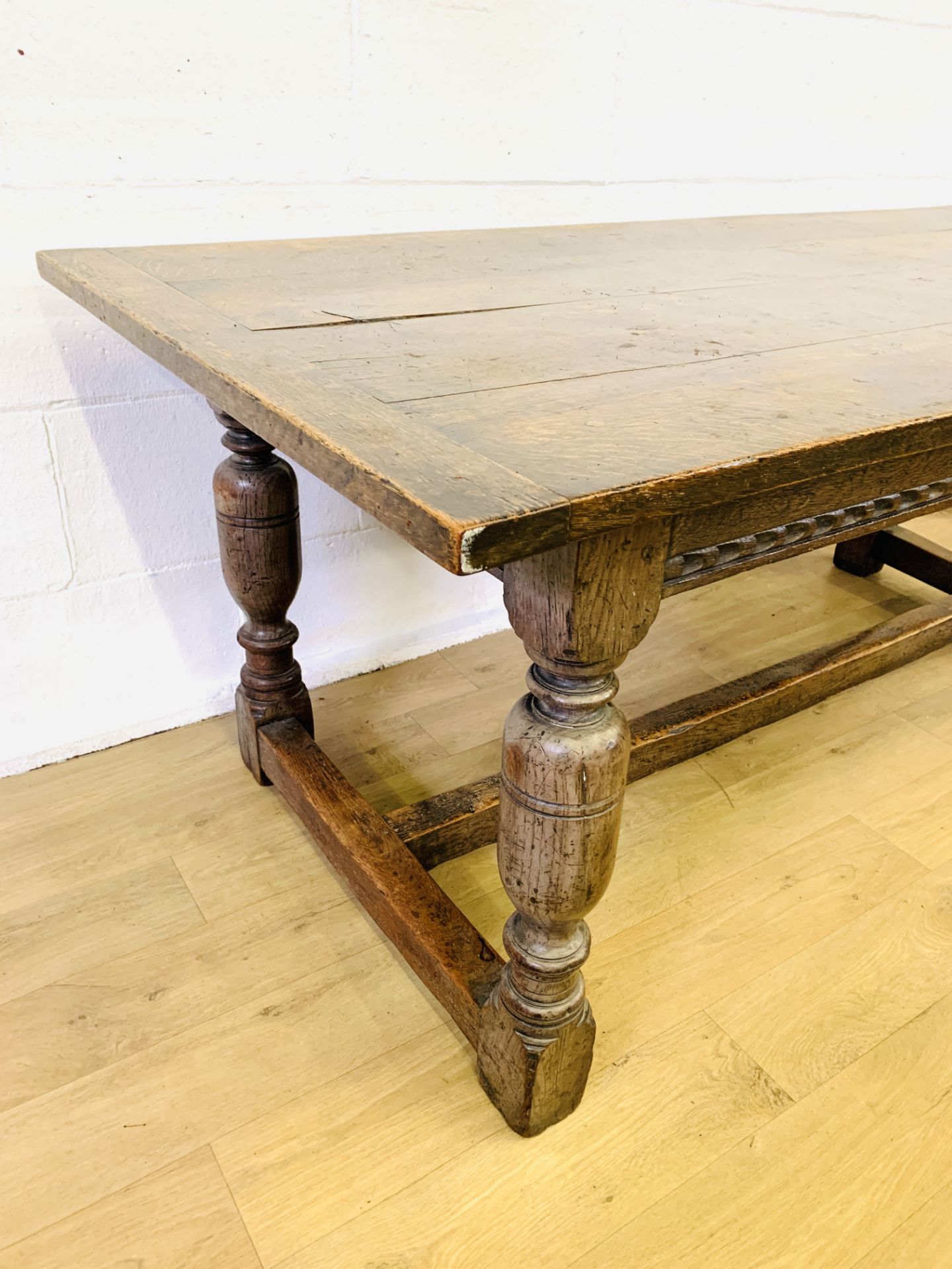 Oak dining table - Image 3 of 4